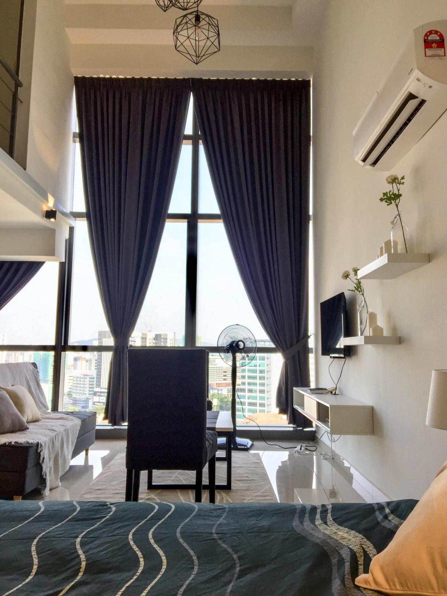 Apartment - Split Level - Photo 2