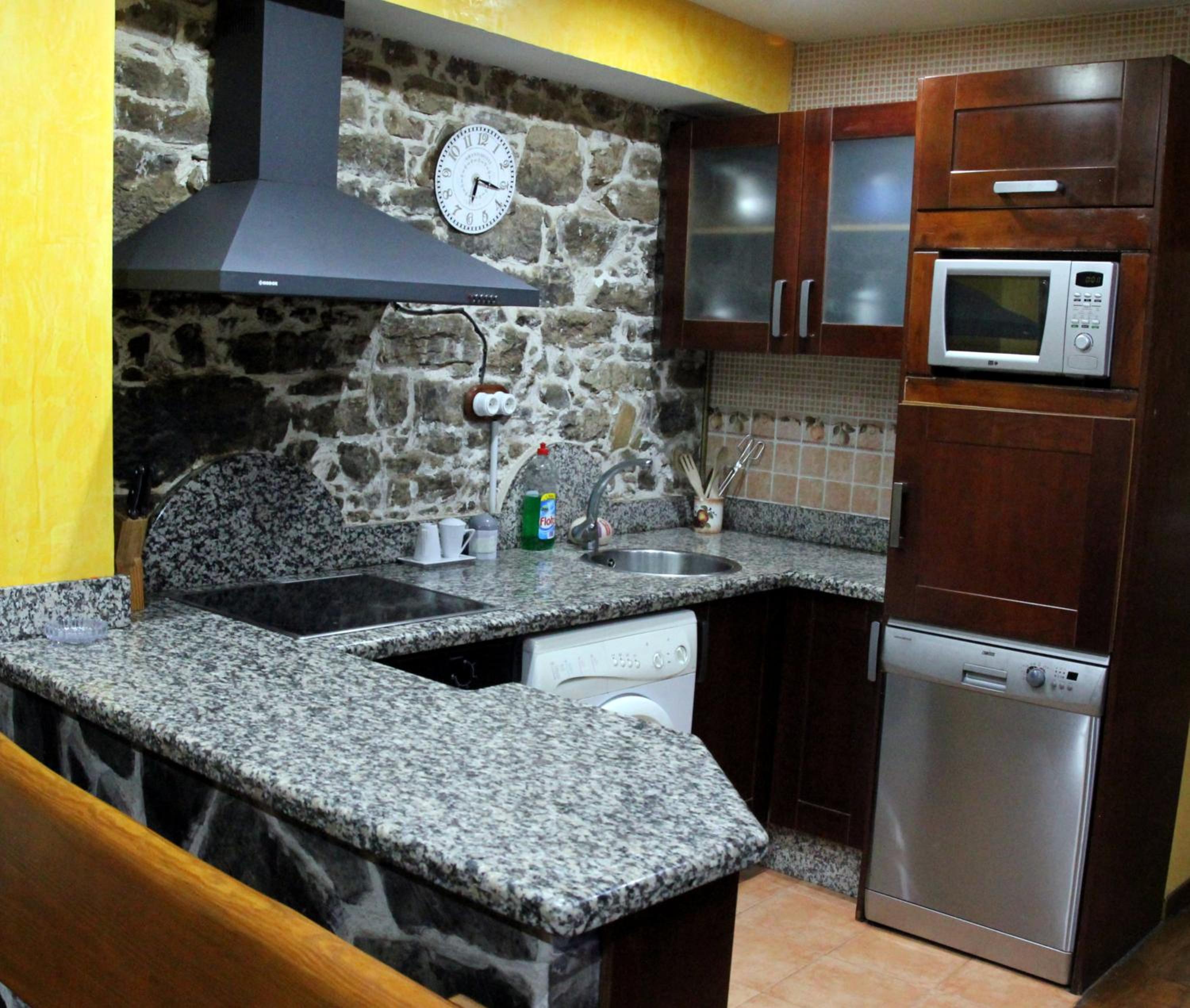 Four-Bedroom House photo 2