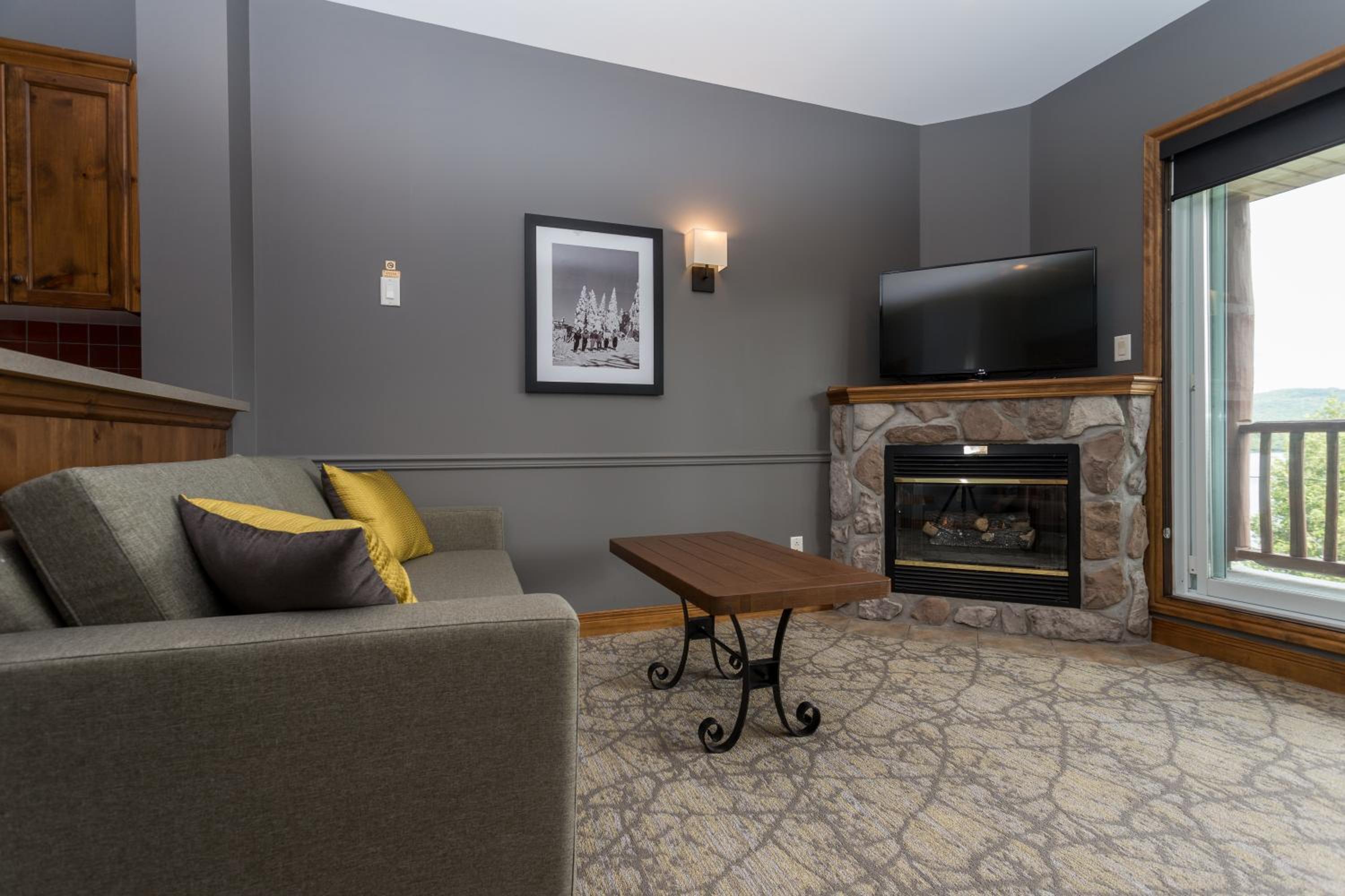 Lakelevel Suite (PET FRIENDLY) - Photo 1