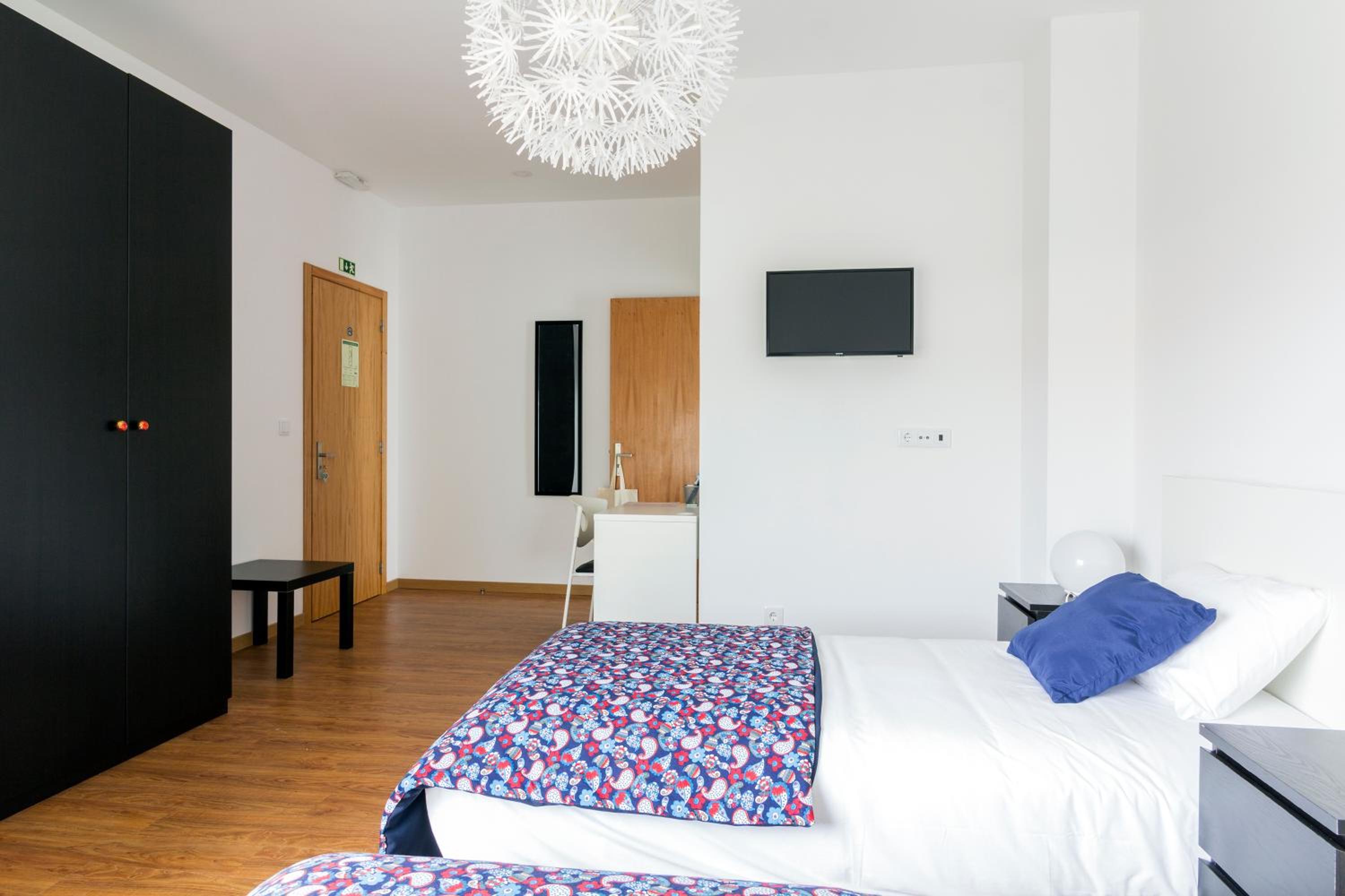 Double or Twin Room with Private Bathroom photo 3