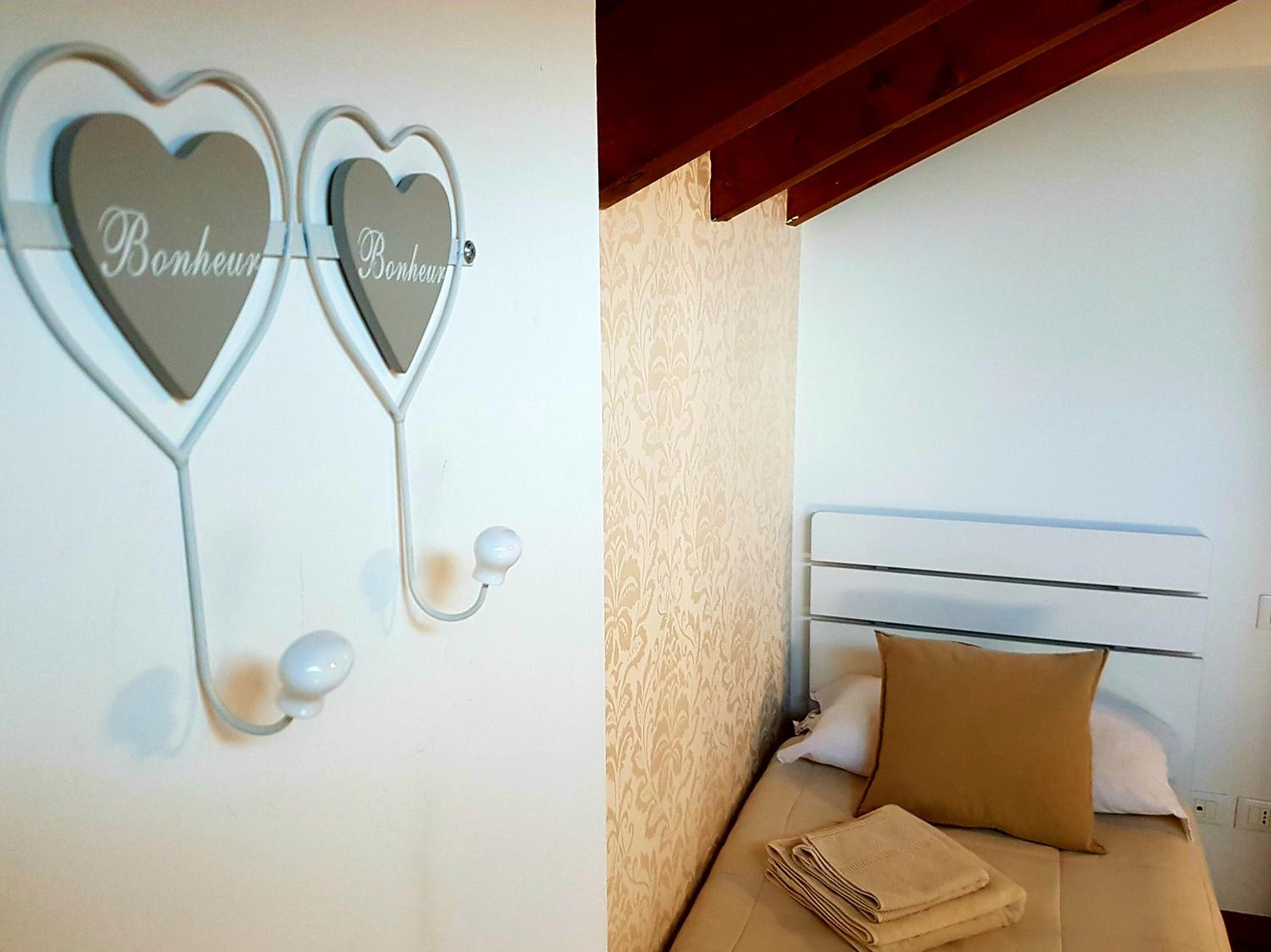 Single Room with Shared Bathroom photo 1