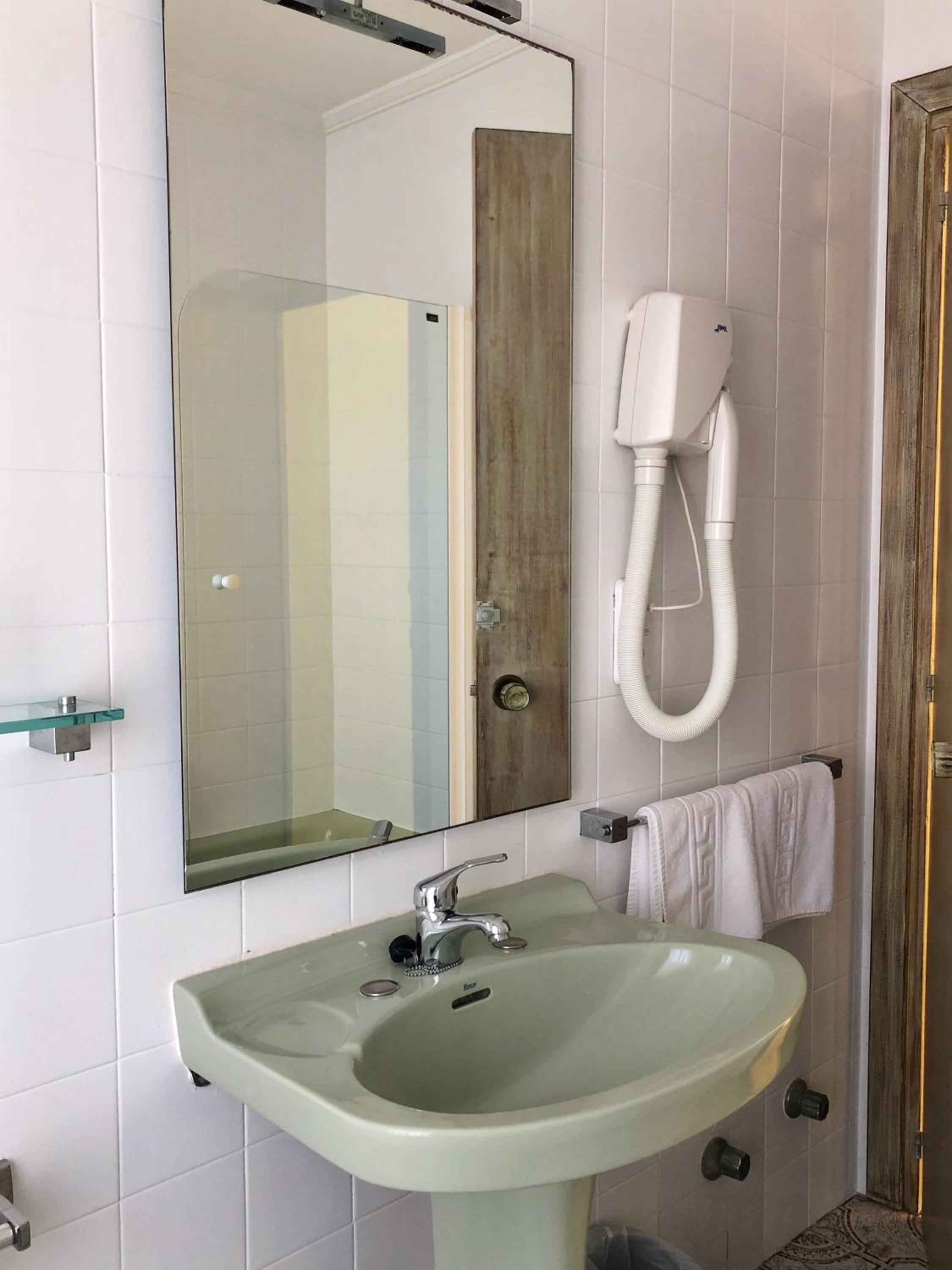 Triple Room - Photo 8
