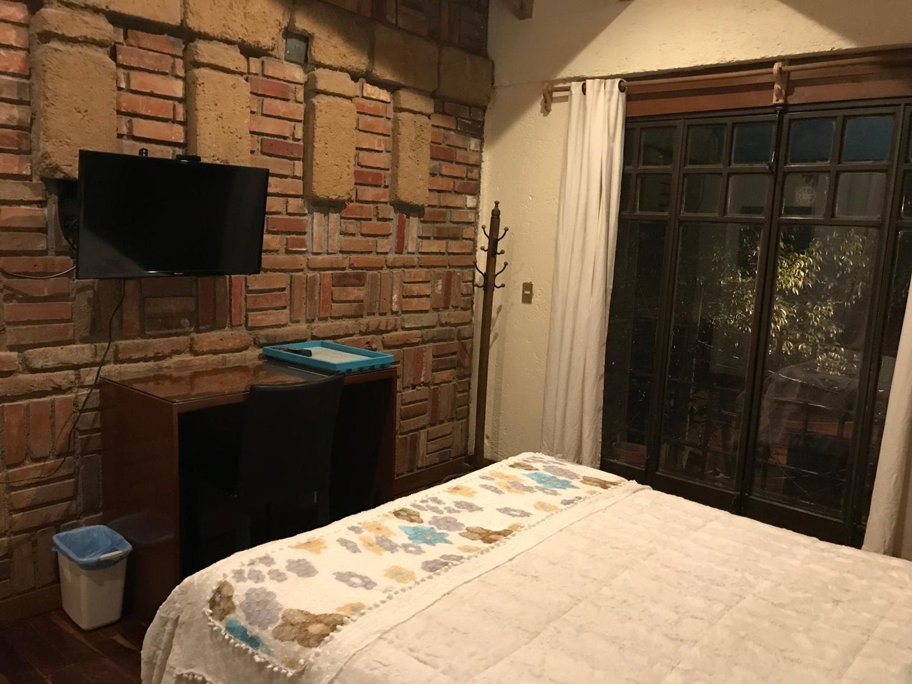 Deluxe Double Room with Balcony - Photo 4