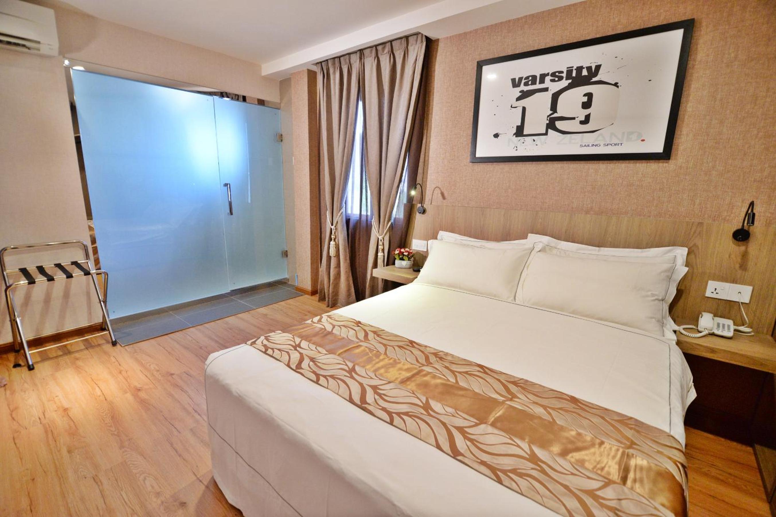 Deluxe Room - Photo 5