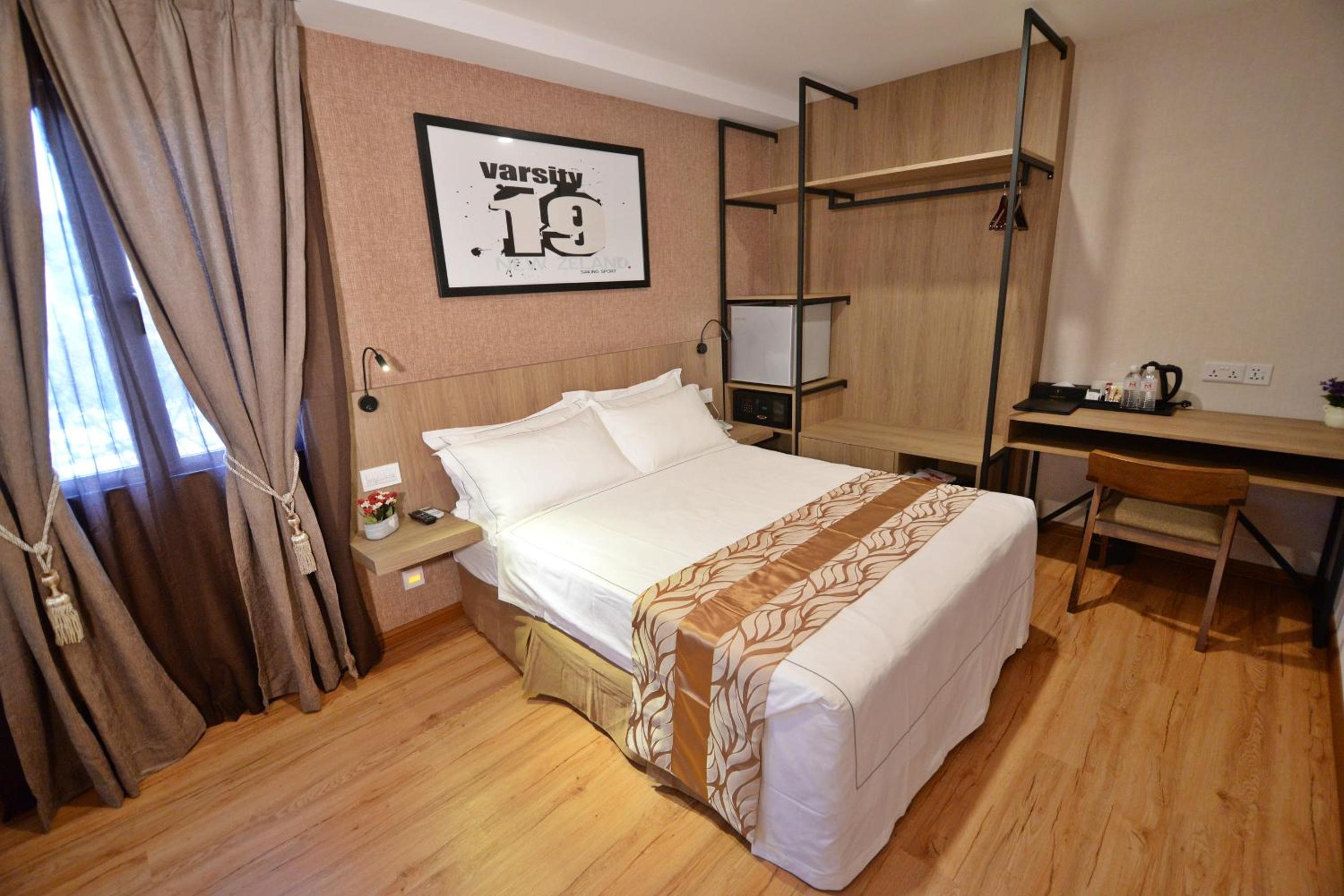 Deluxe Room - Photo 6