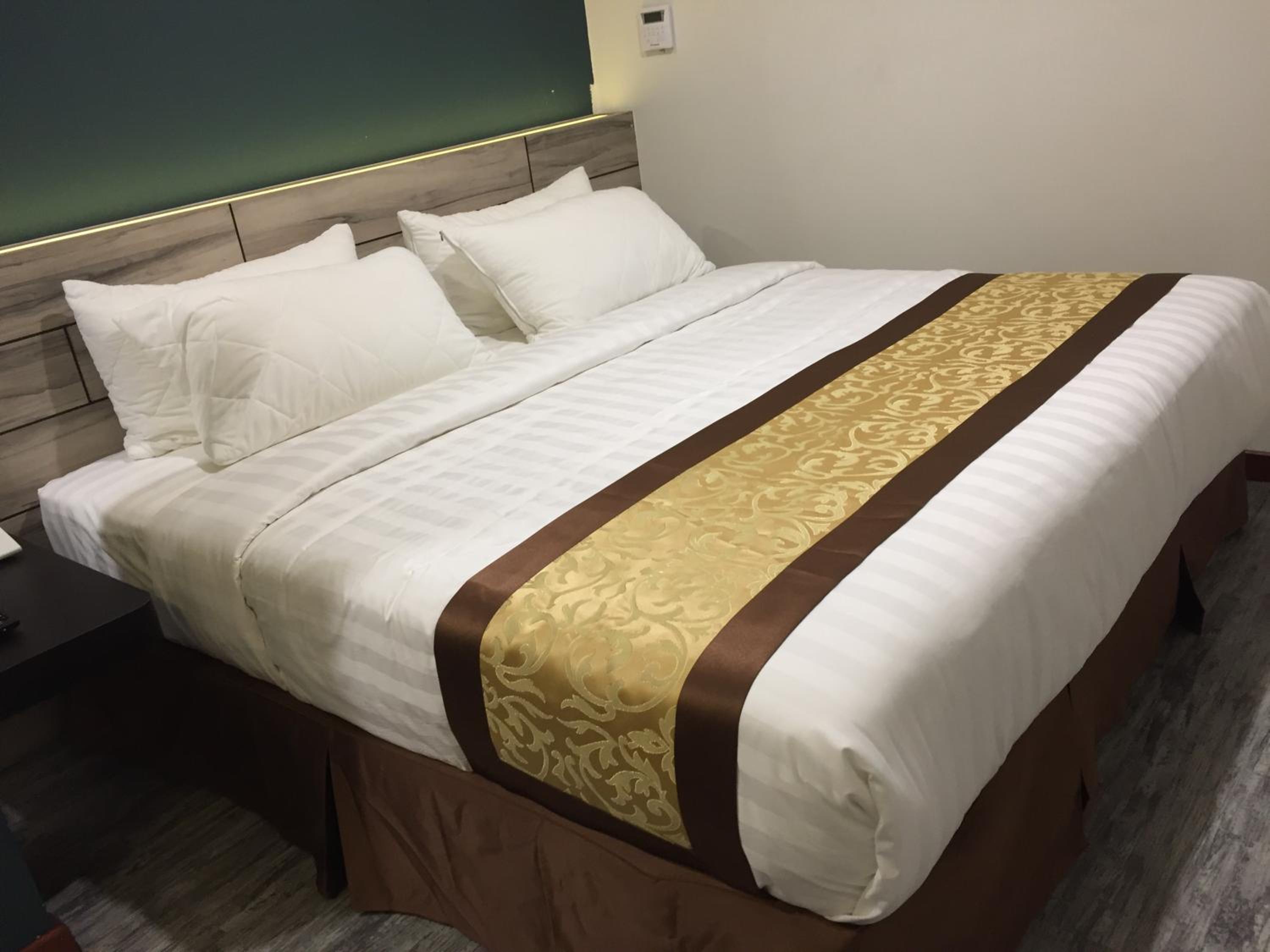 Standard King Room - Photo 2