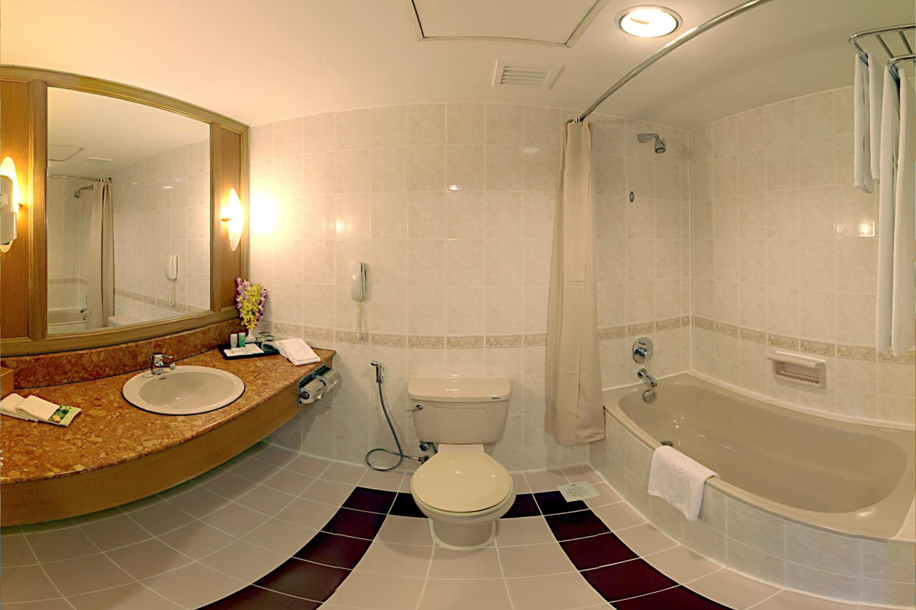 Deluxe Double or Twin Room with Balcony - Photo 3