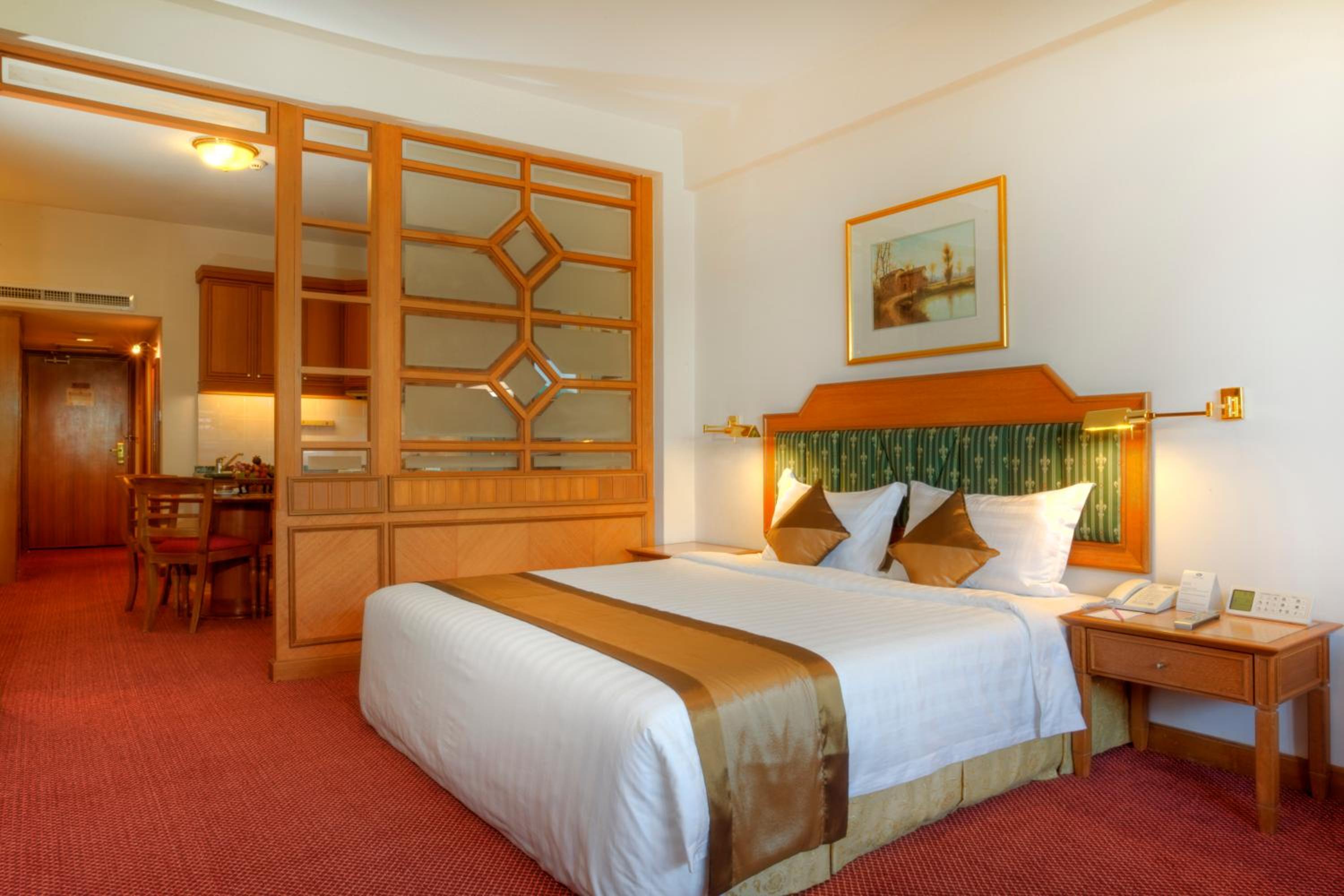 Executive Suite - Photo 1
