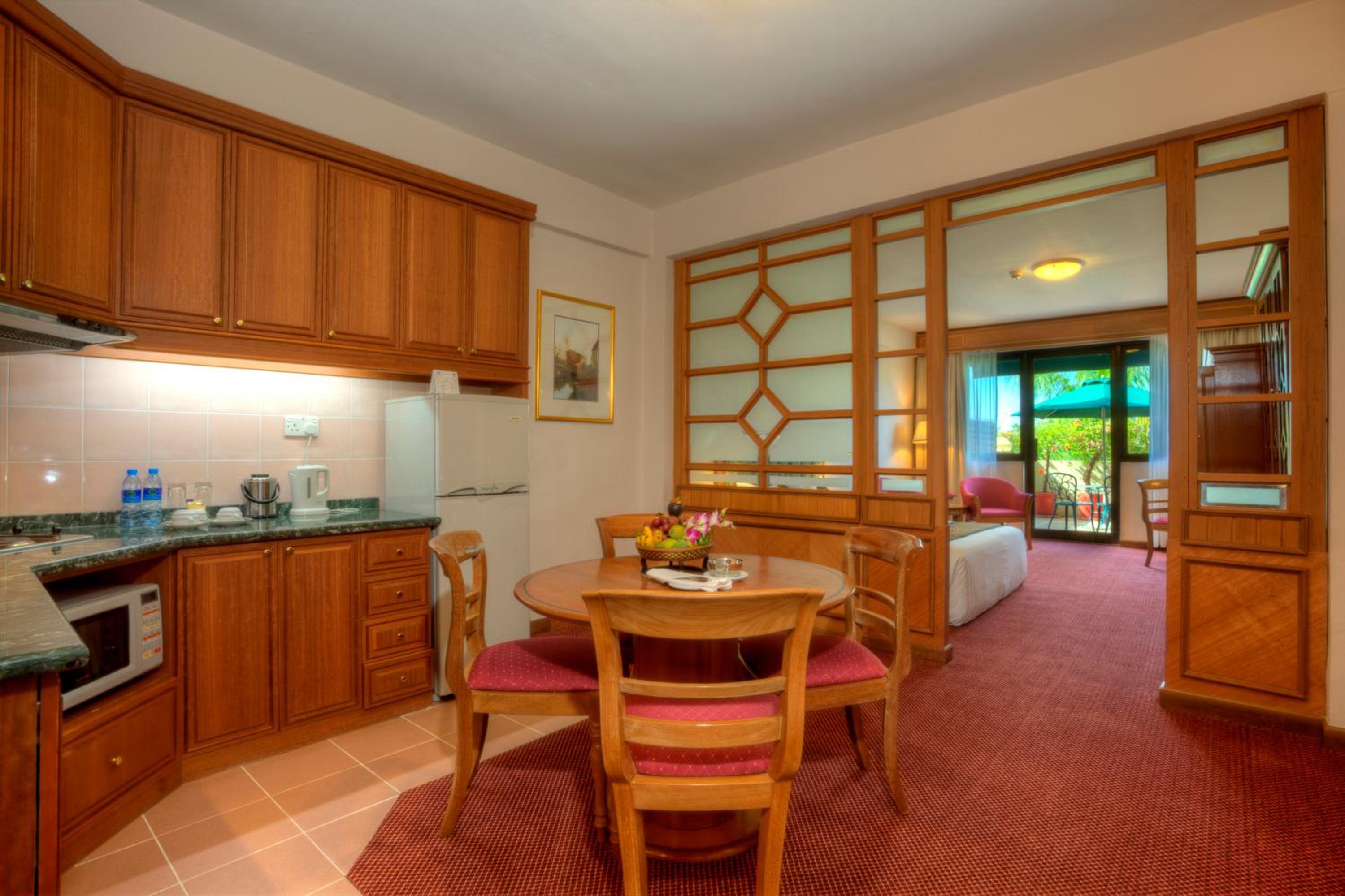 Executive Suite - Photo 4