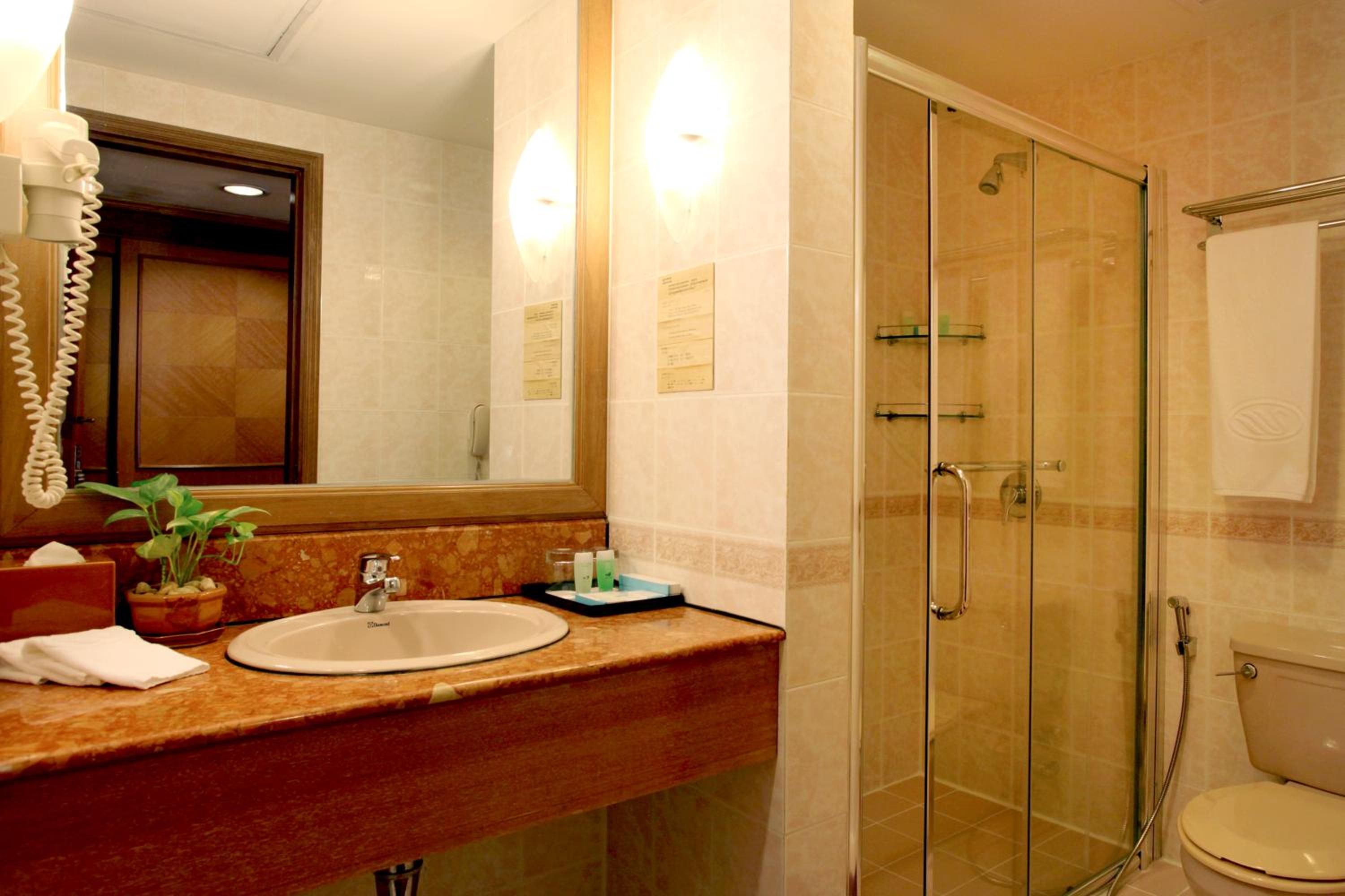 Executive Suite - Photo 5
