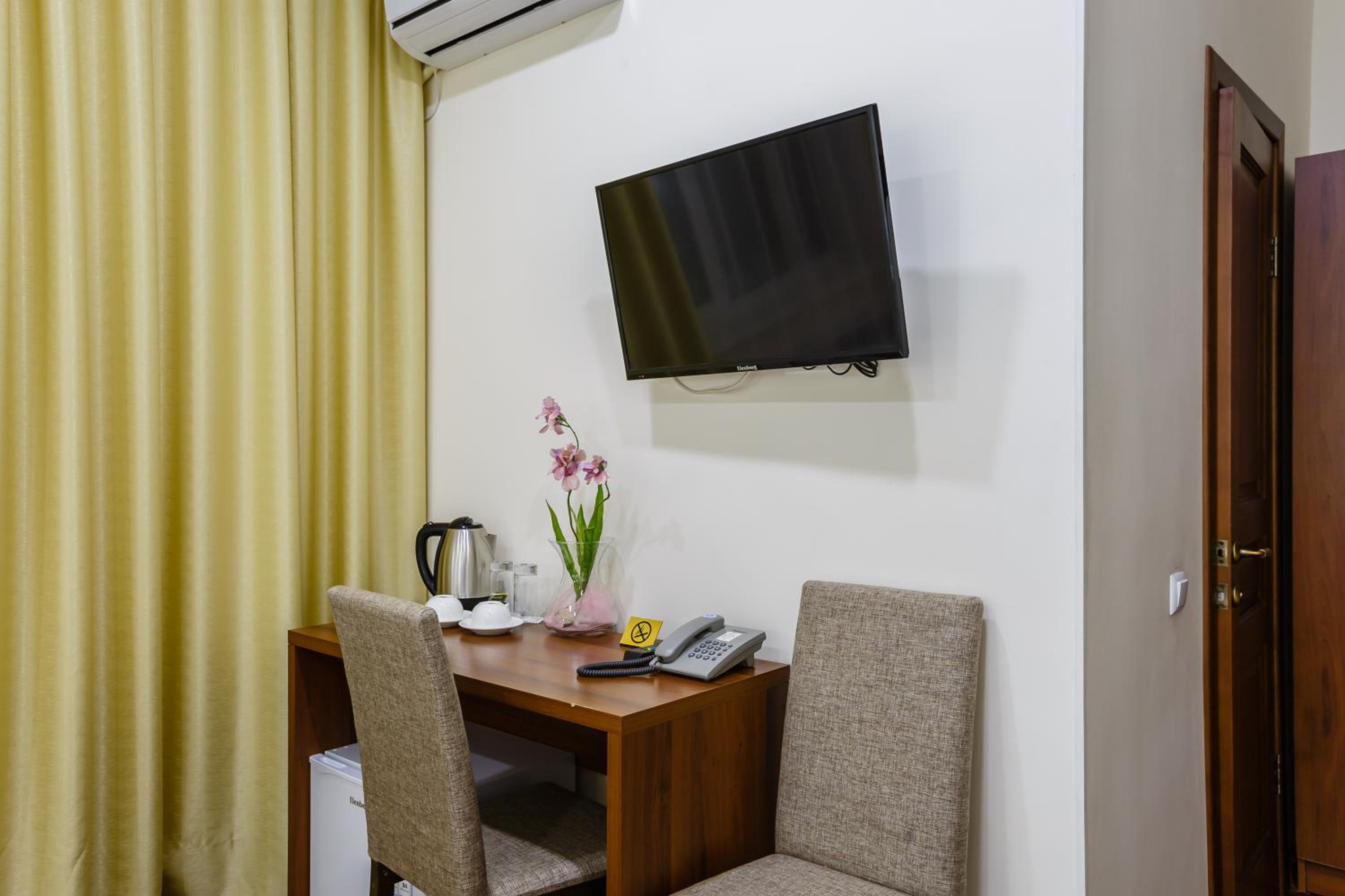 Standard Double or Twin Room photo 3