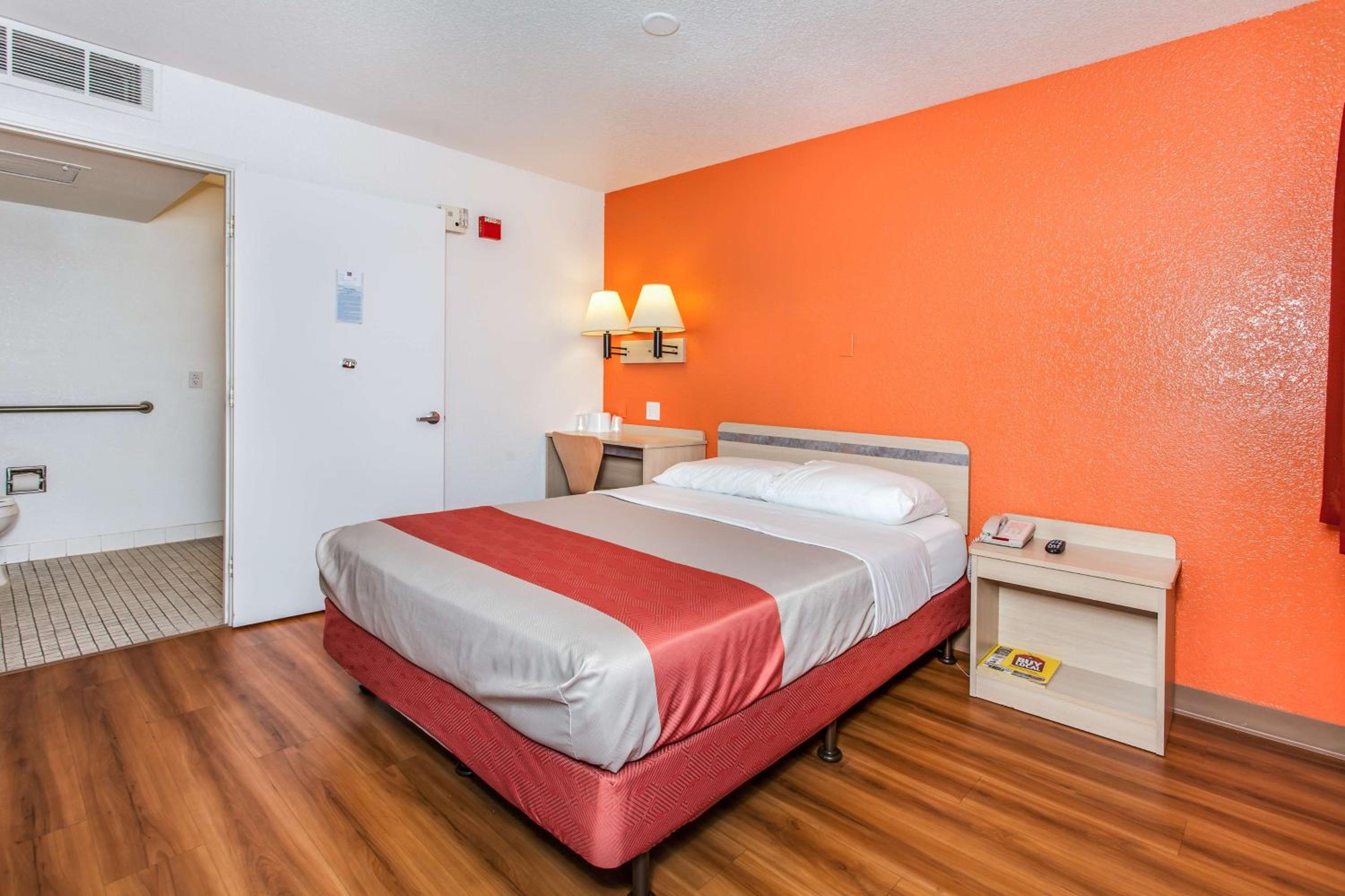 Double Room - Disability Access photo 2