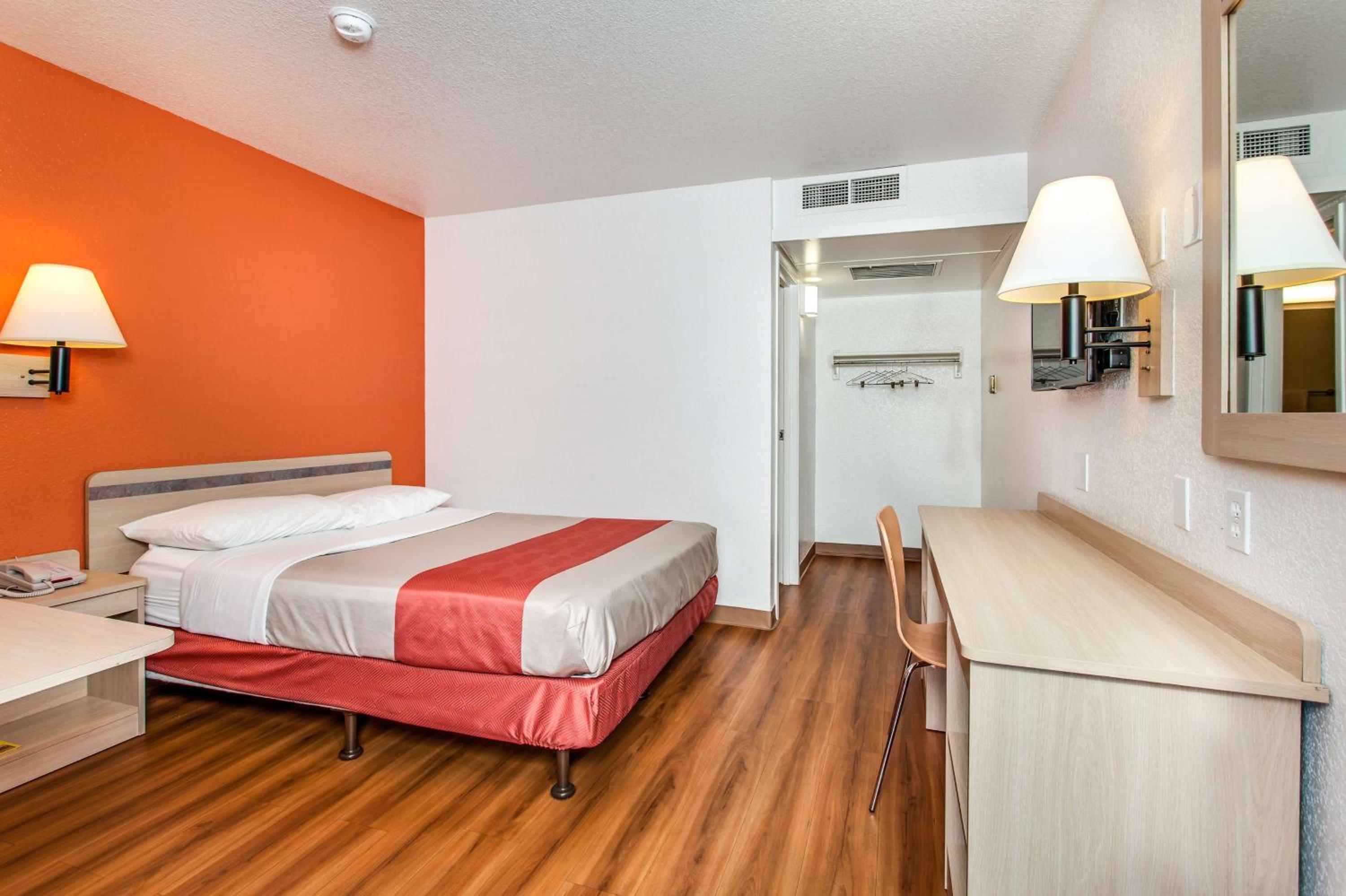 Queen Suite photo 3