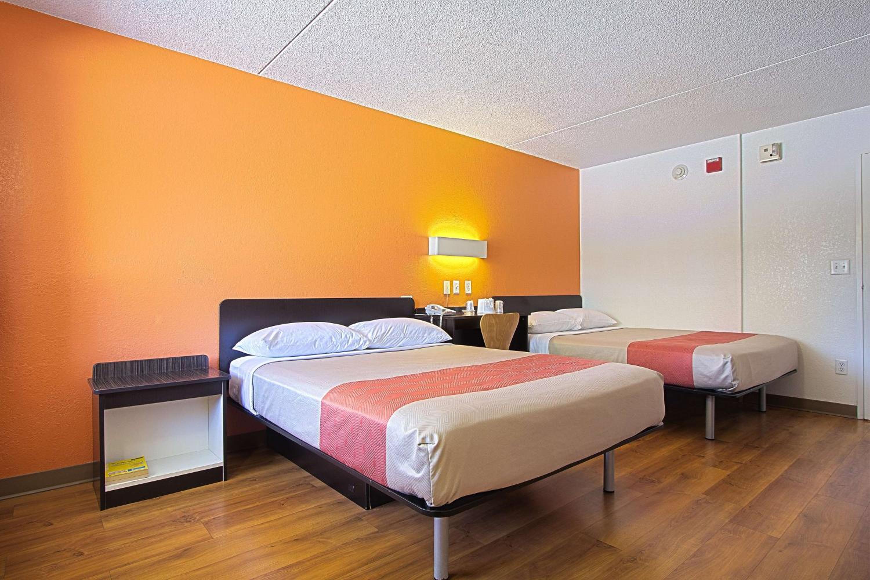 Queen Room with Two Queen Beds - Disability Access - Roll In Shower - Photo 3