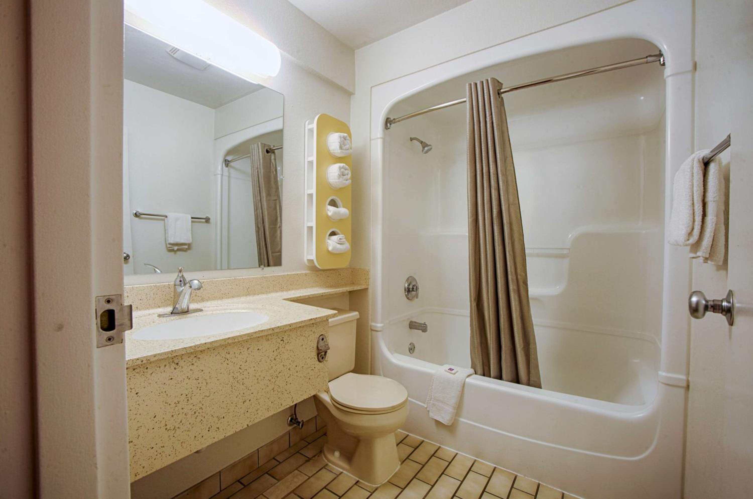 Deluxe King Room photo 3
