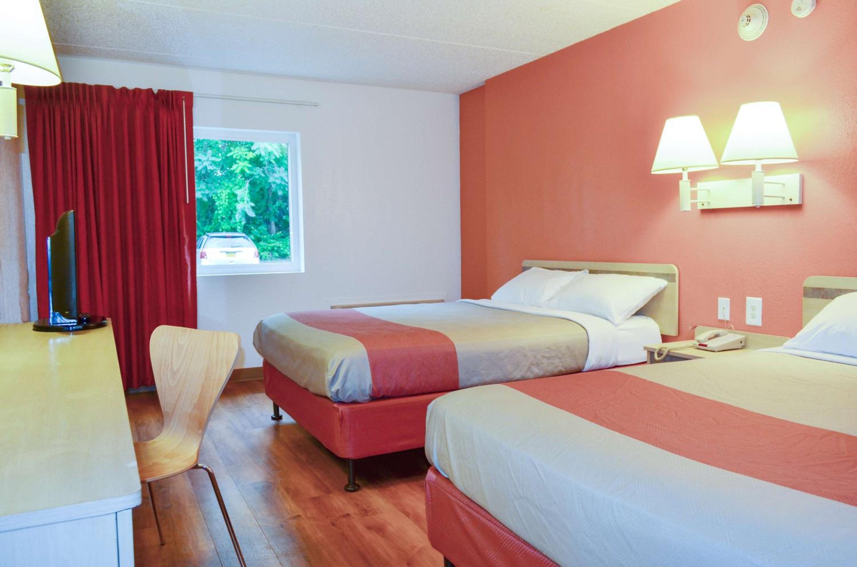Queen Room with Two Queen Beds photo 1