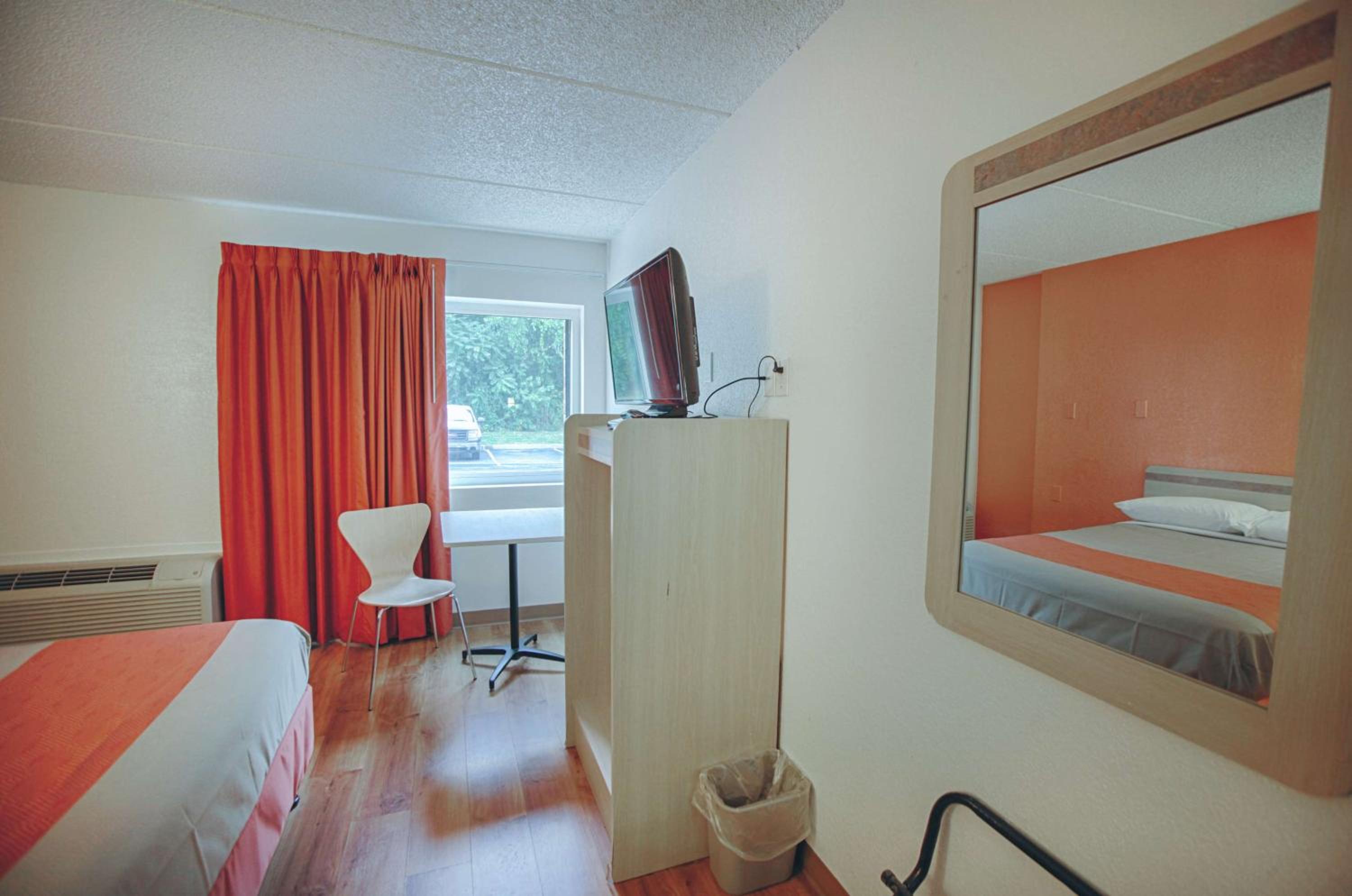 Double Room - Disability Access - Roll In Shower photo 1