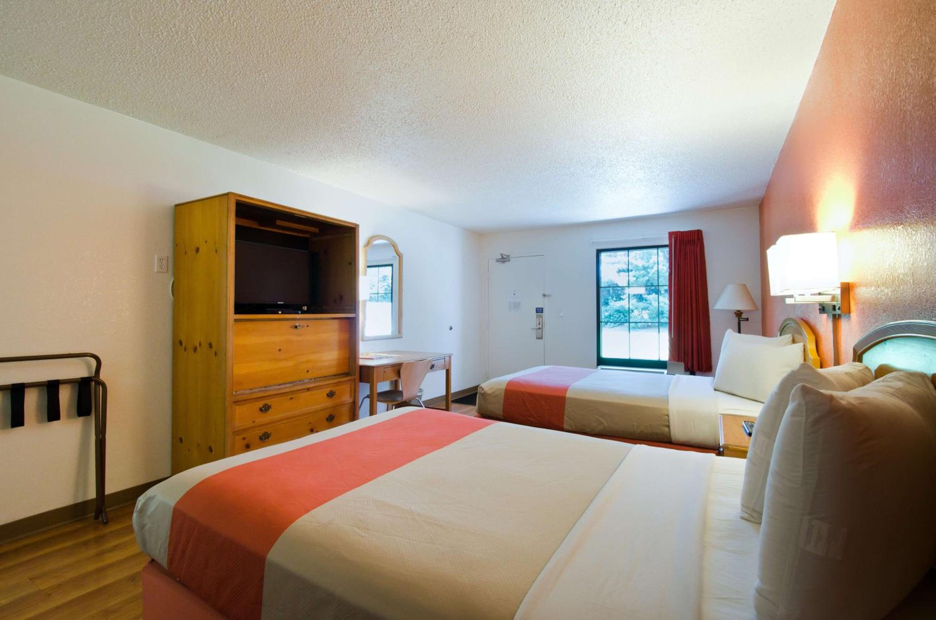Quadruple Room - Photo 1