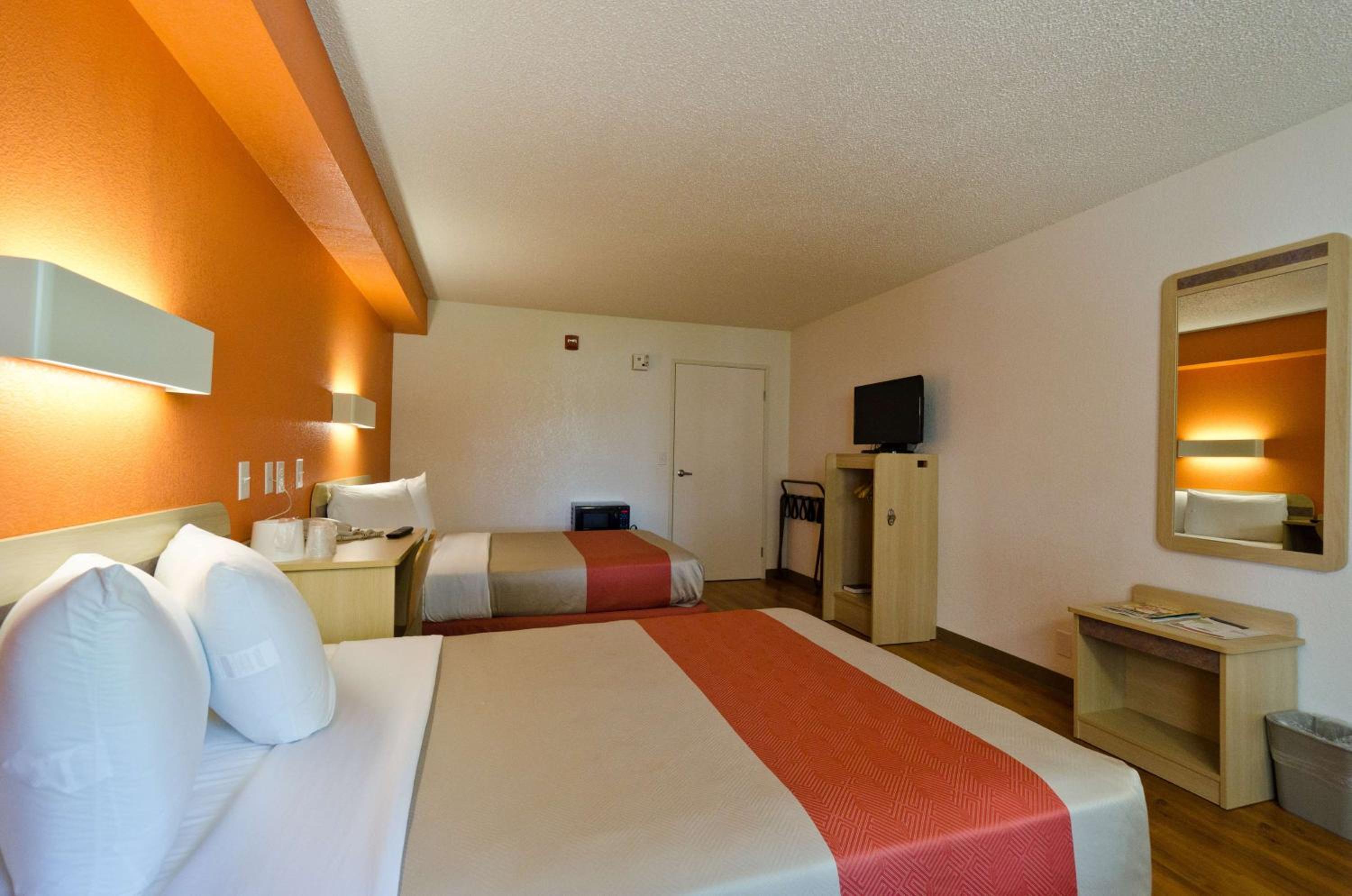 Deluxe Quadruple Room - Photo 1
