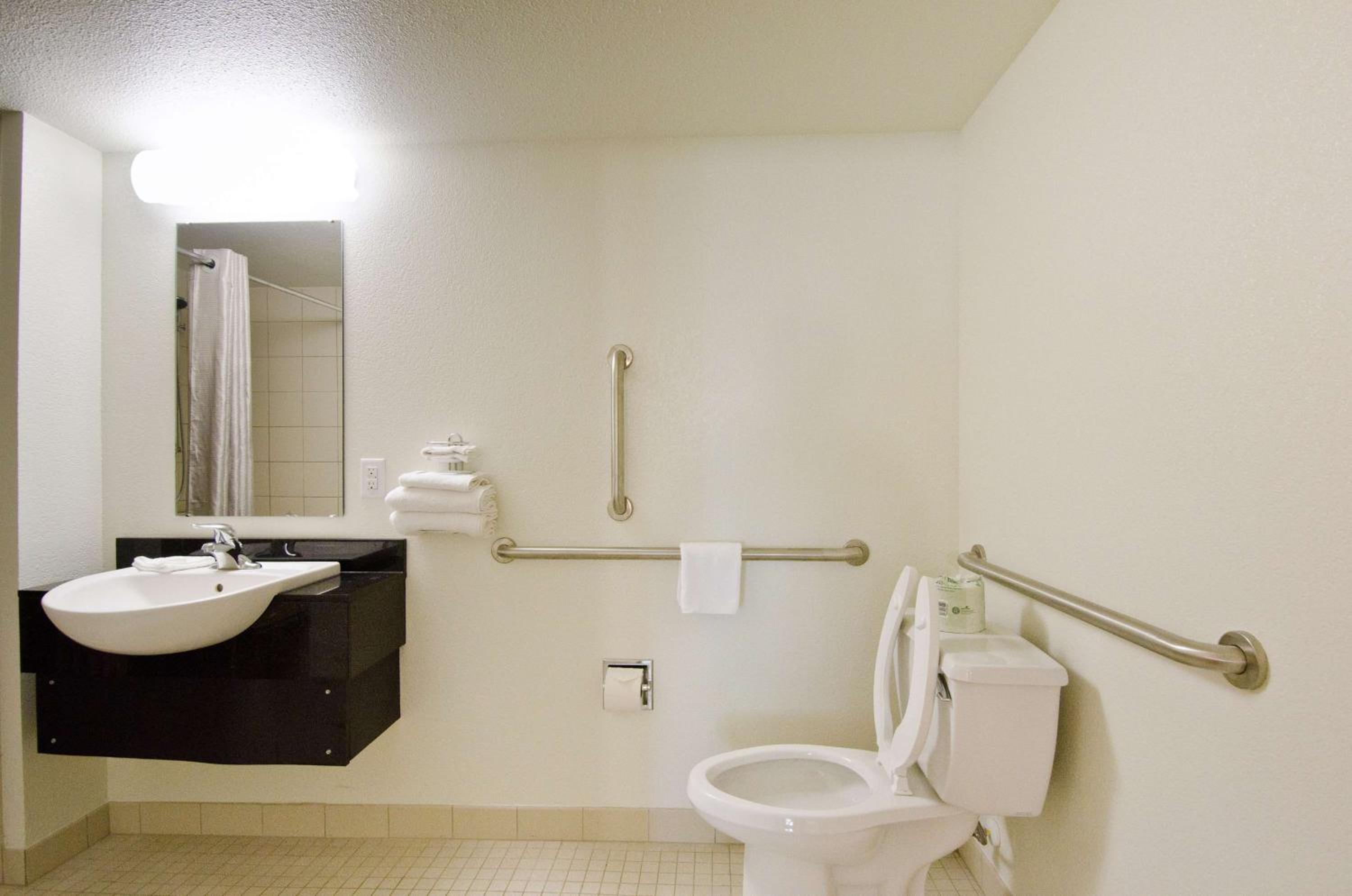 Deluxe Quadruple Room - Photo 4