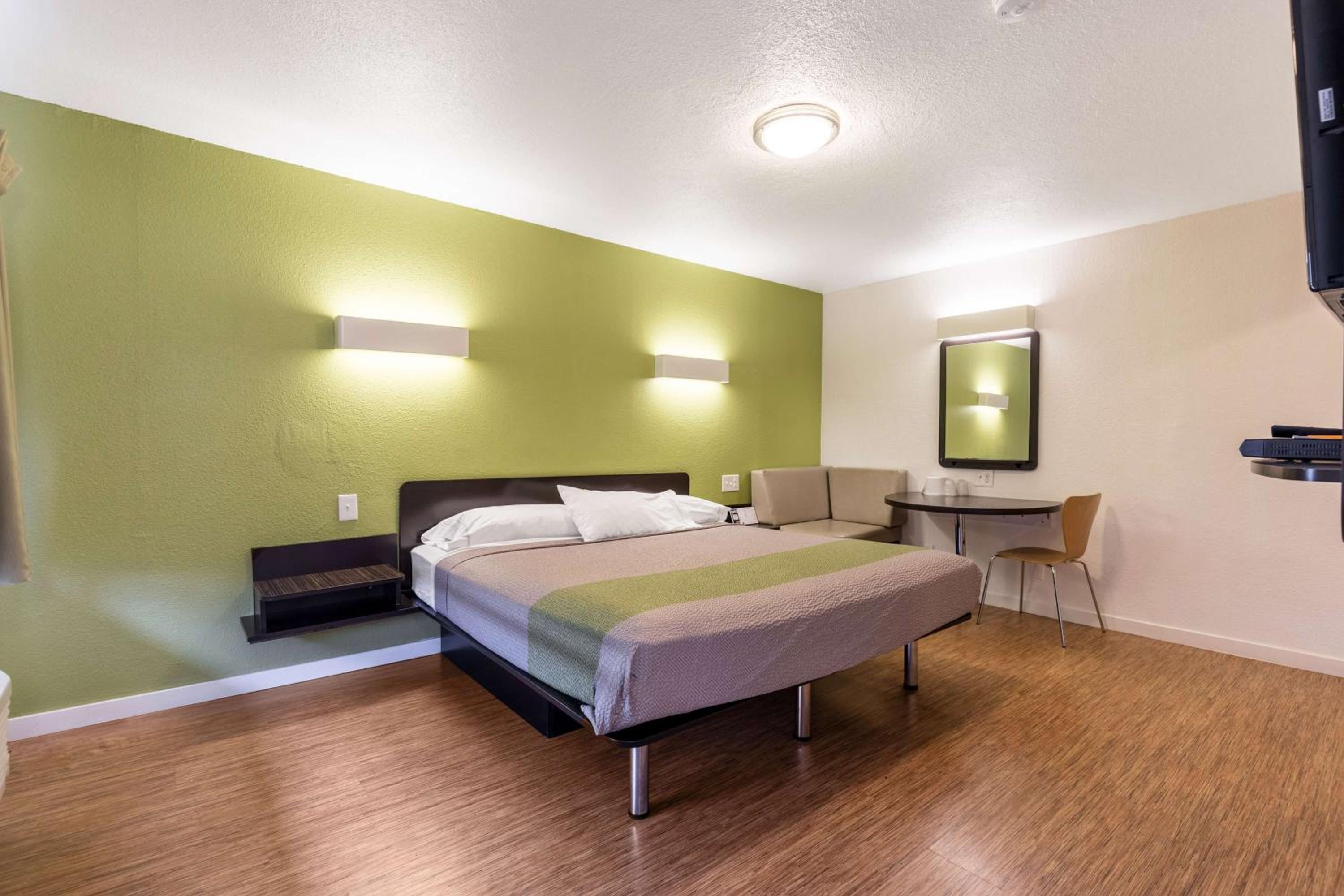 King Room - Non-Smoking