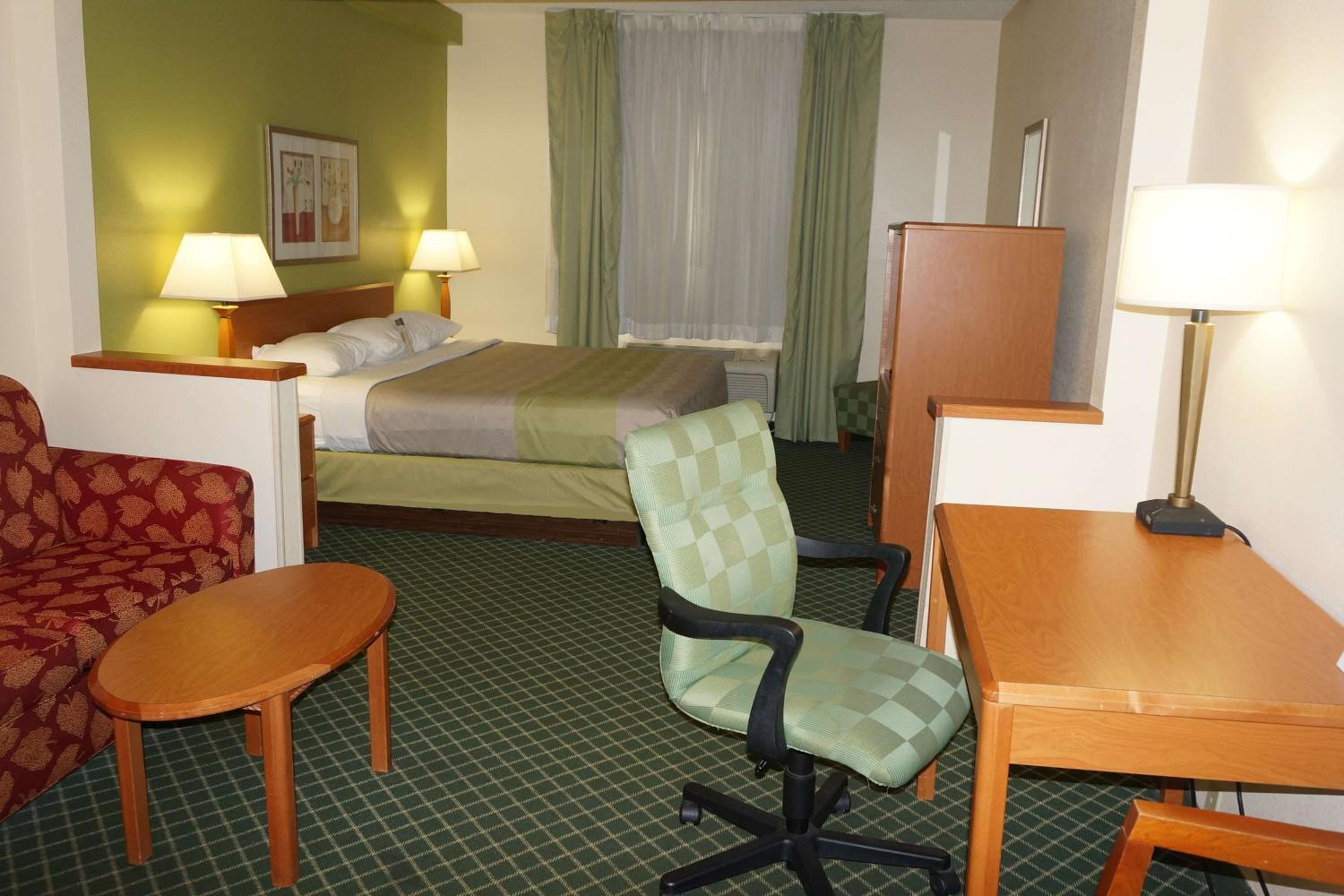 King Room - Non-Smoking - Photo 3