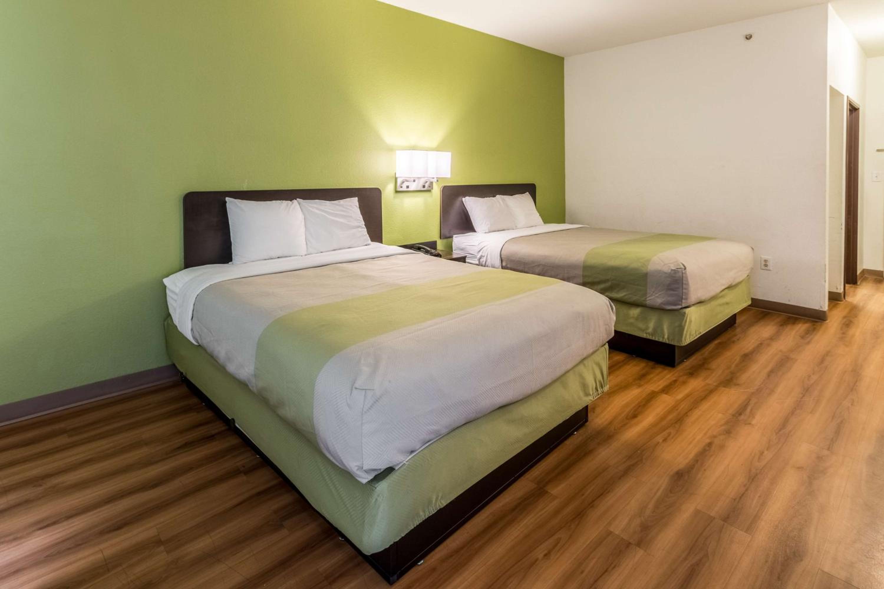 Quadruple Room - Non-Smoking photo 3