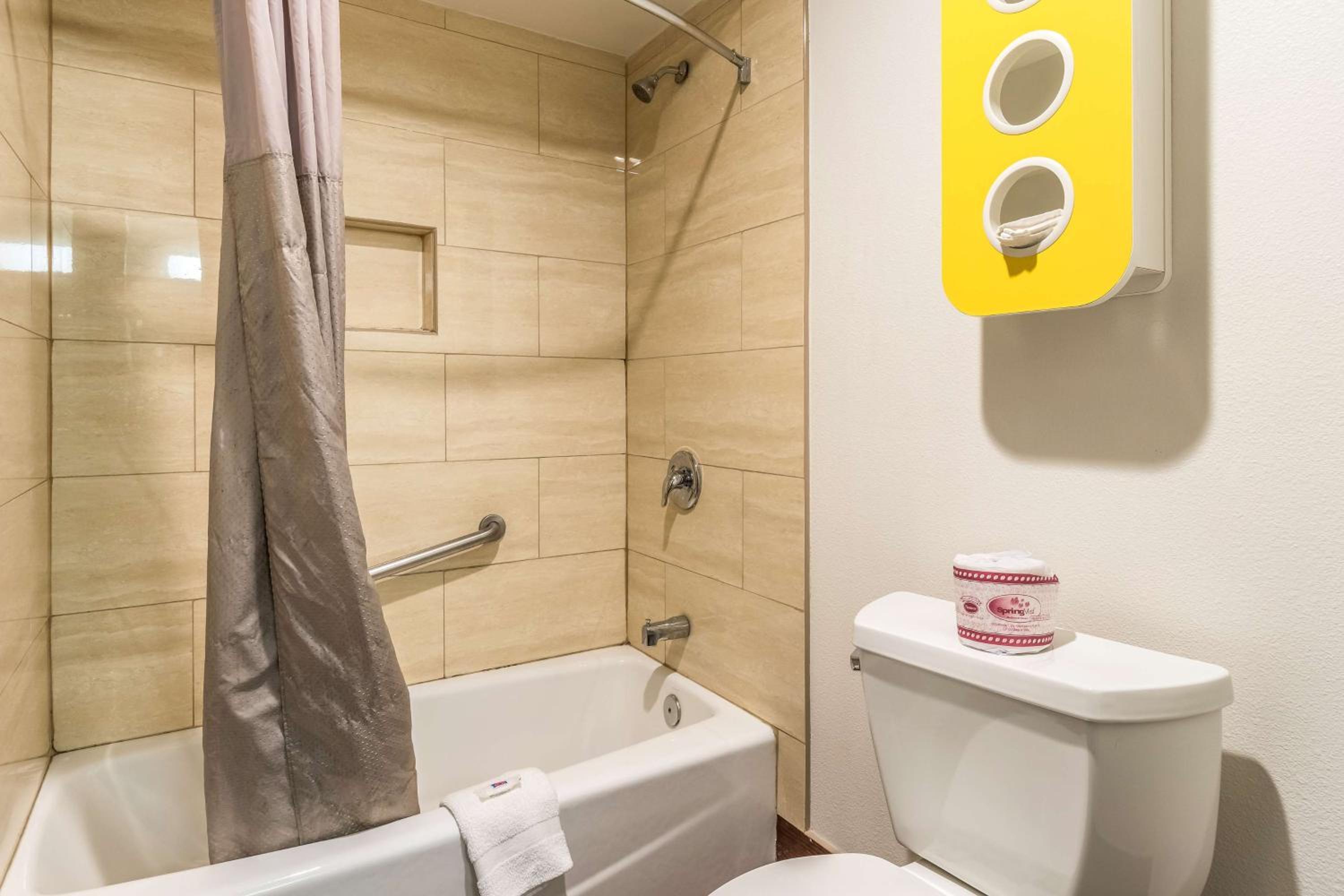 Quadruple Room With Balcony - Non-Smoking photo 2