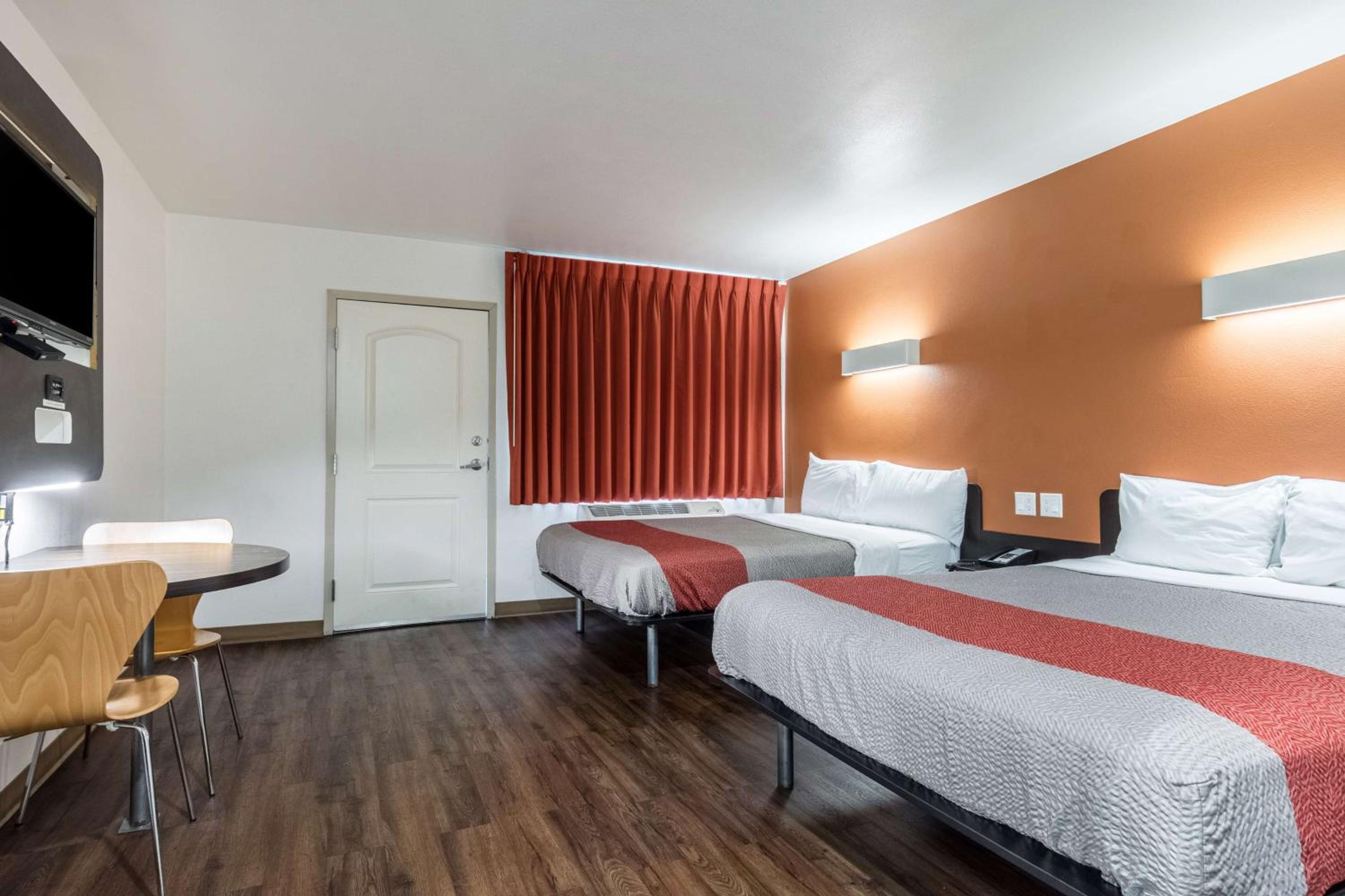 Quadruple Room With Balcony - Non-Smoking photo 3