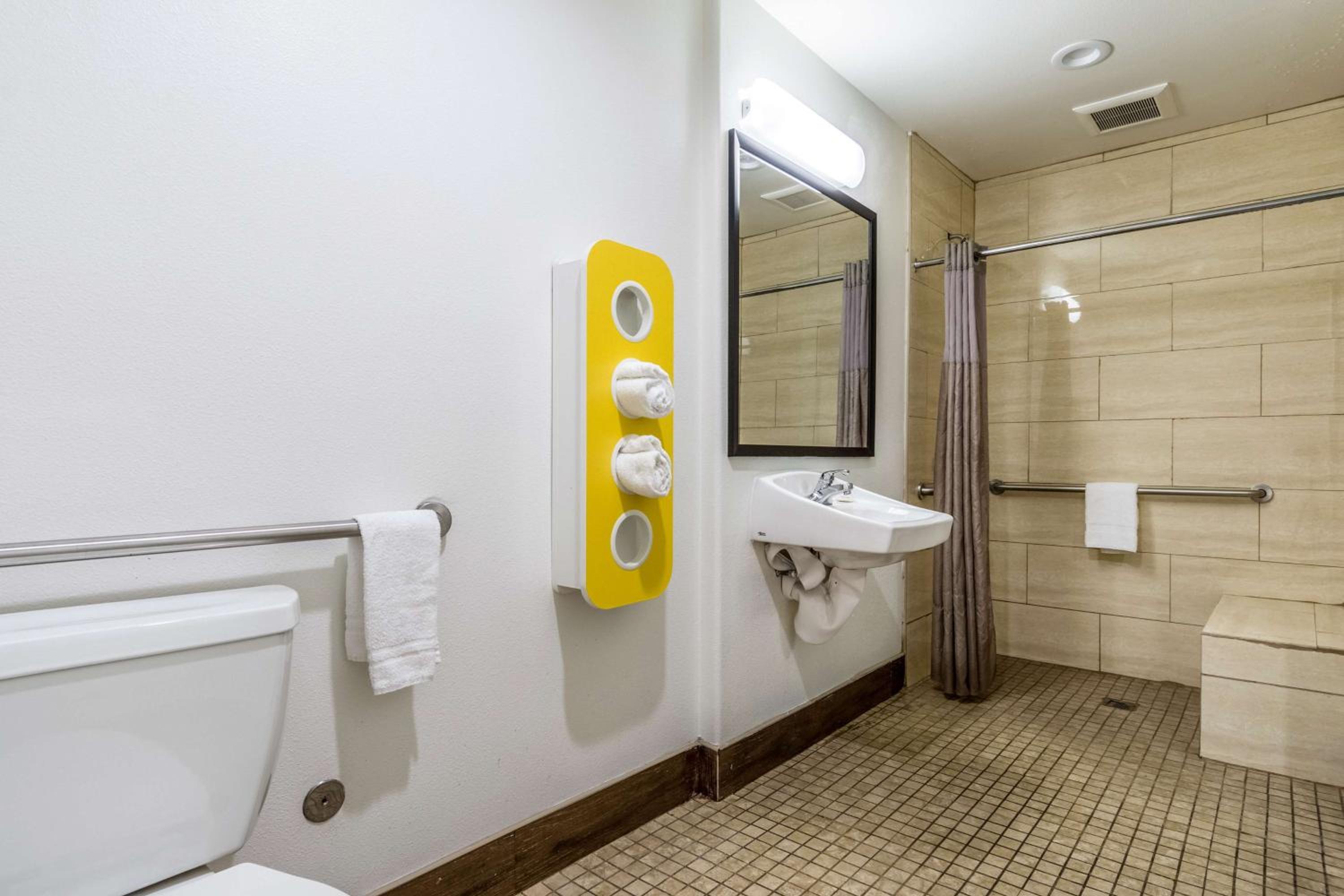 Quadruple Room - Disability Access - Roll In Shower