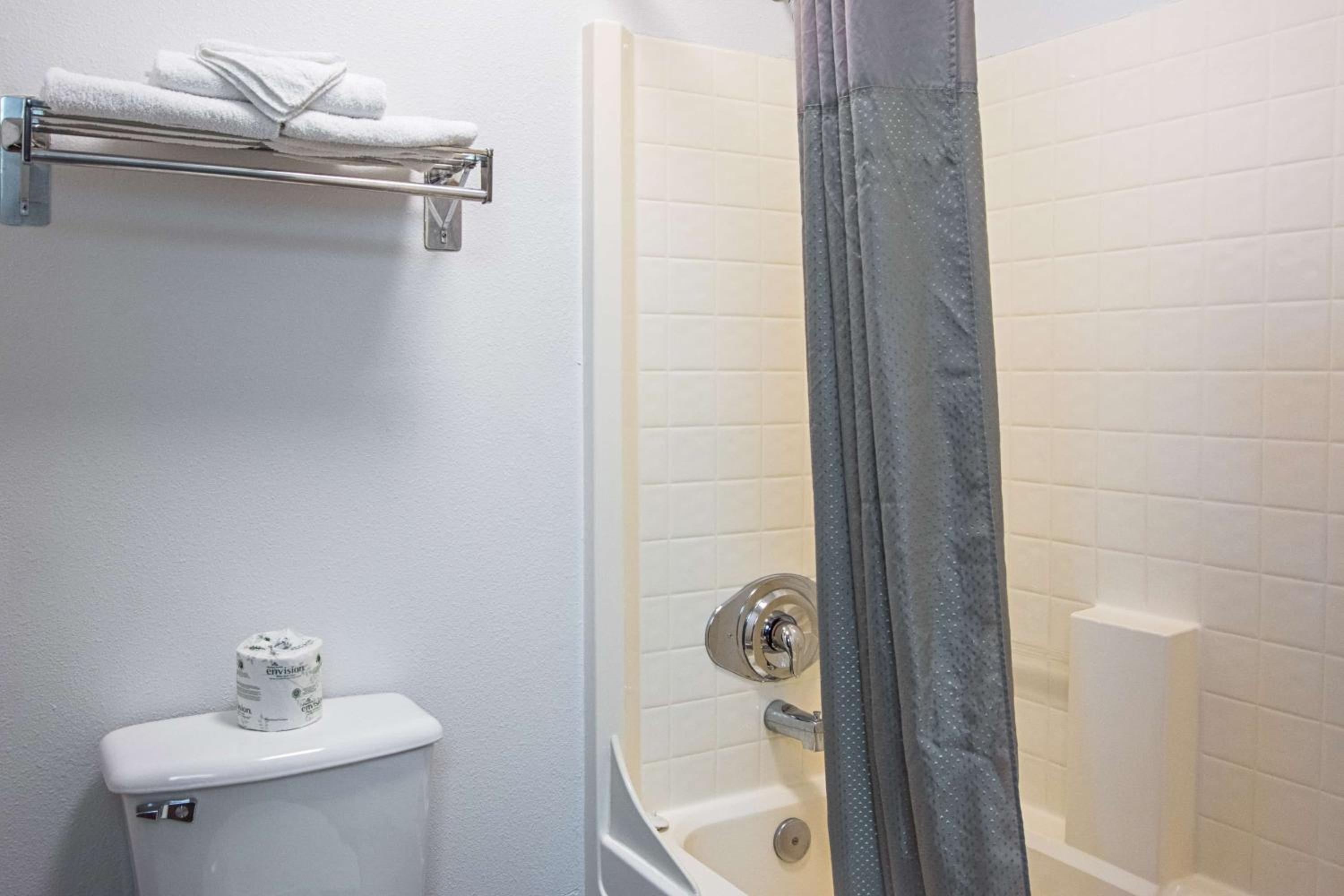 Deluxe King Room - Non-Smoking - Photo 3