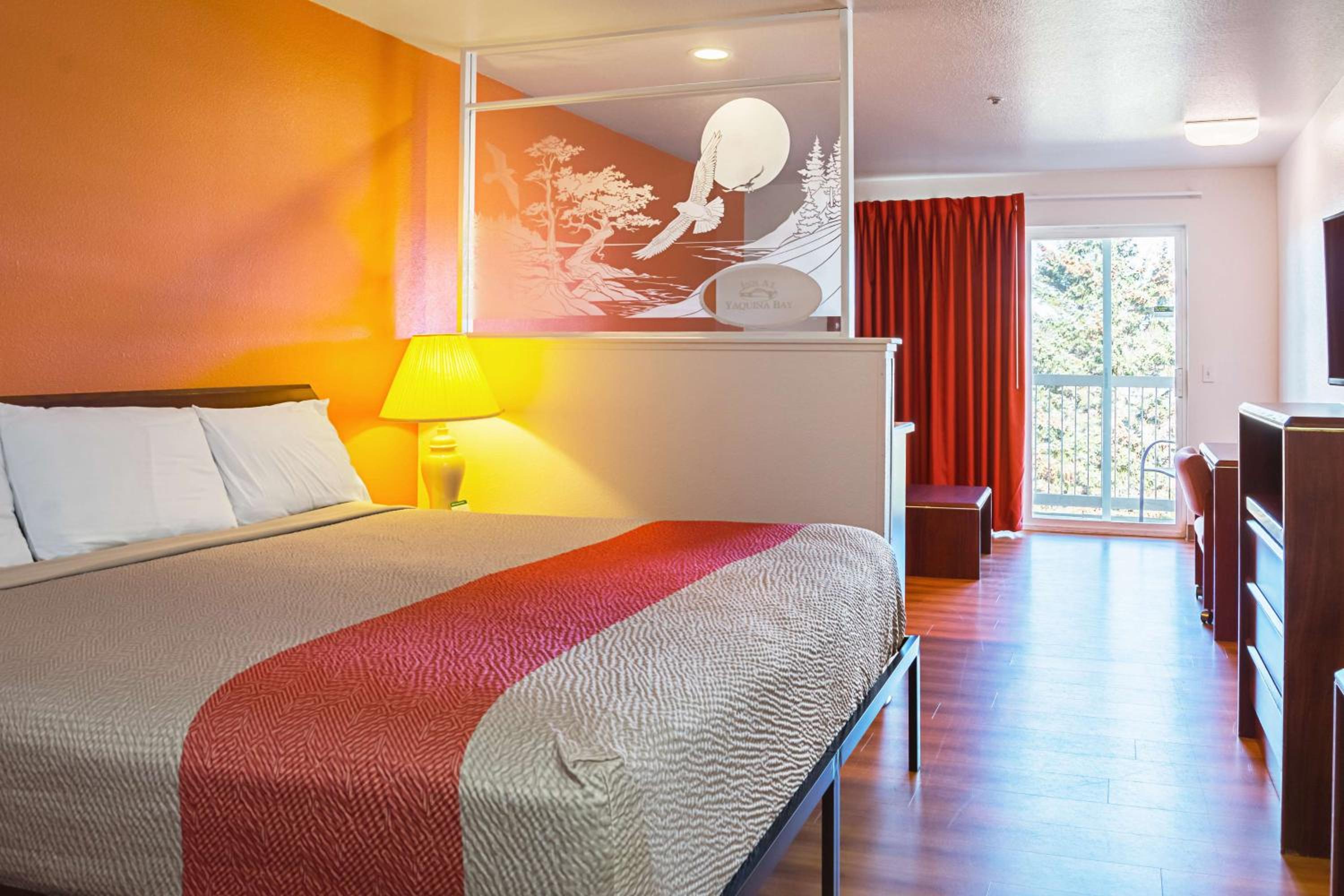 Deluxe King Room - Non-Smoking - Photo 5