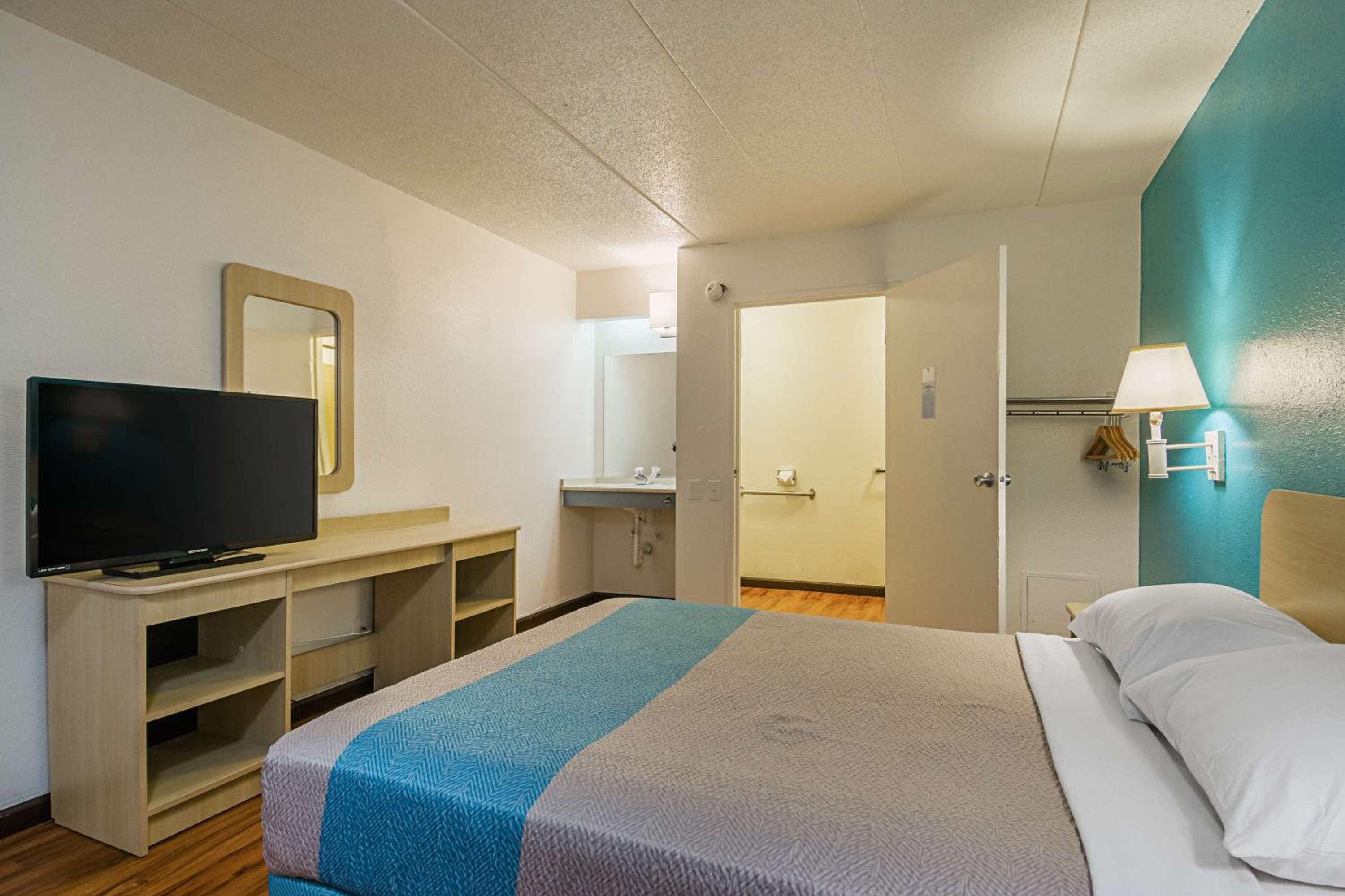 Queen Room photo 3