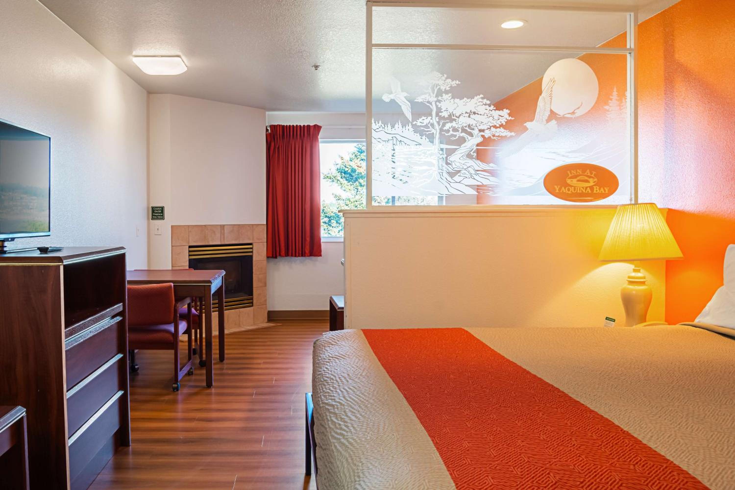 Suite - Non-Smoking - Photo 4