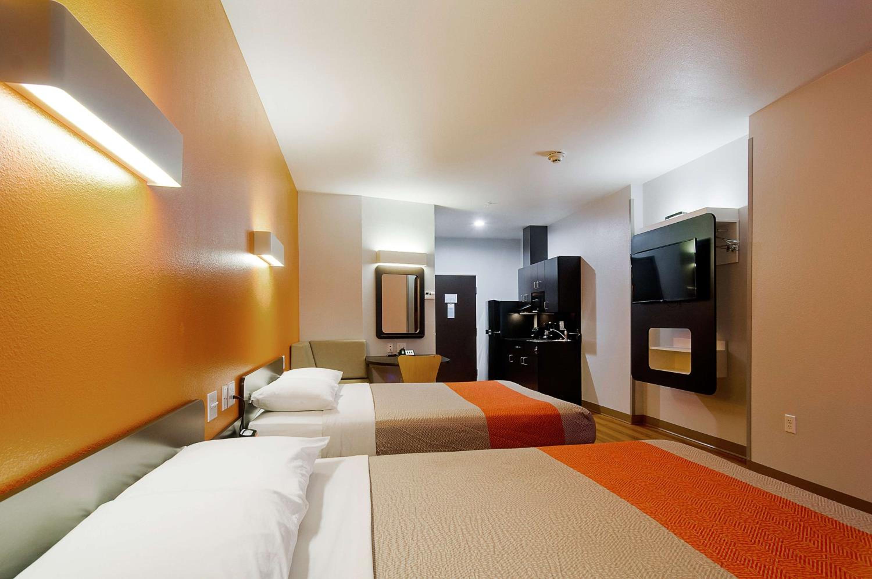 Queen Room with Two Queen Beds - Disability Access - Non-Smoking photo 3