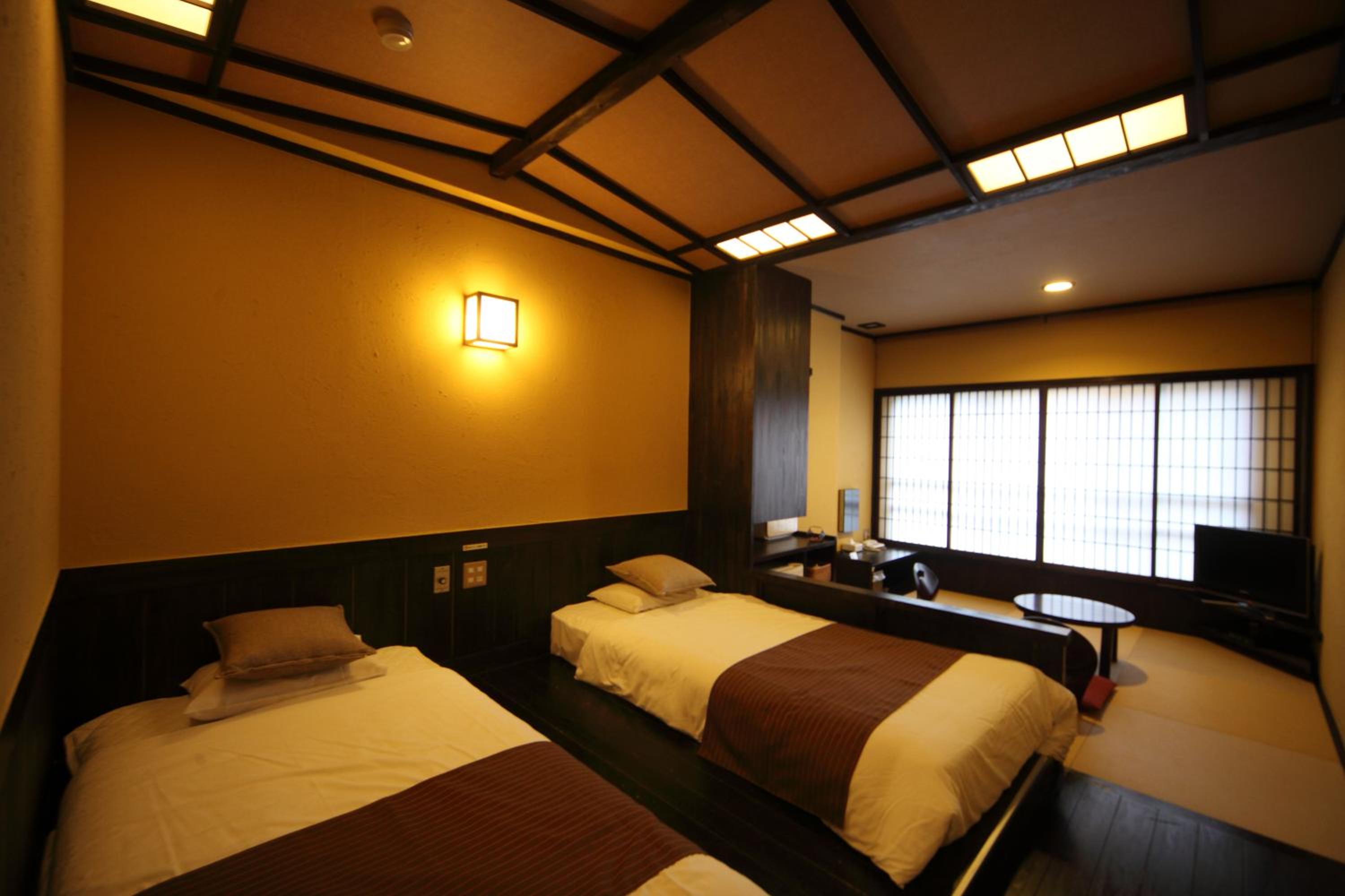 Economy Twin Room - Photo 1
