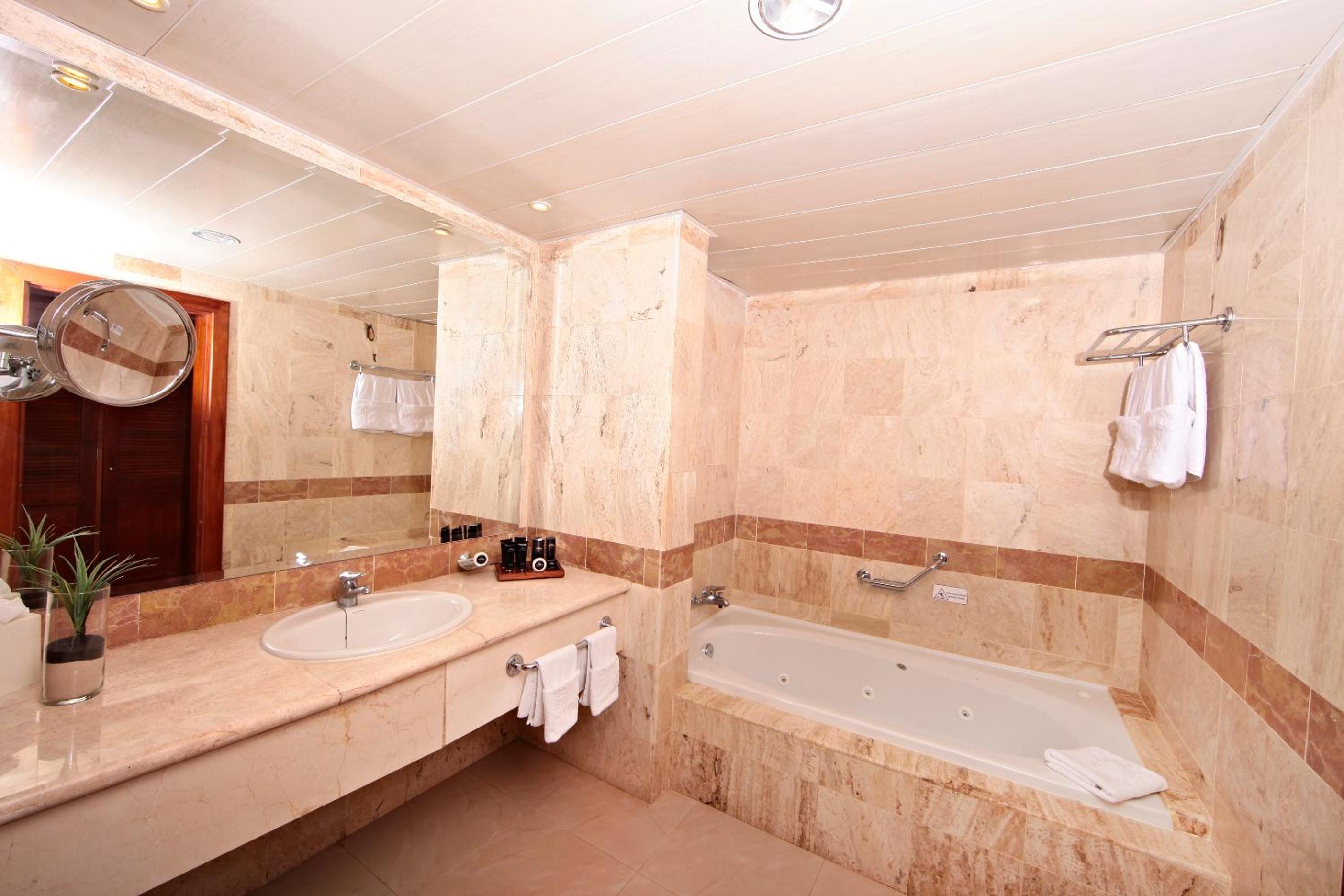 2 Double Beds Junior Suite SGL