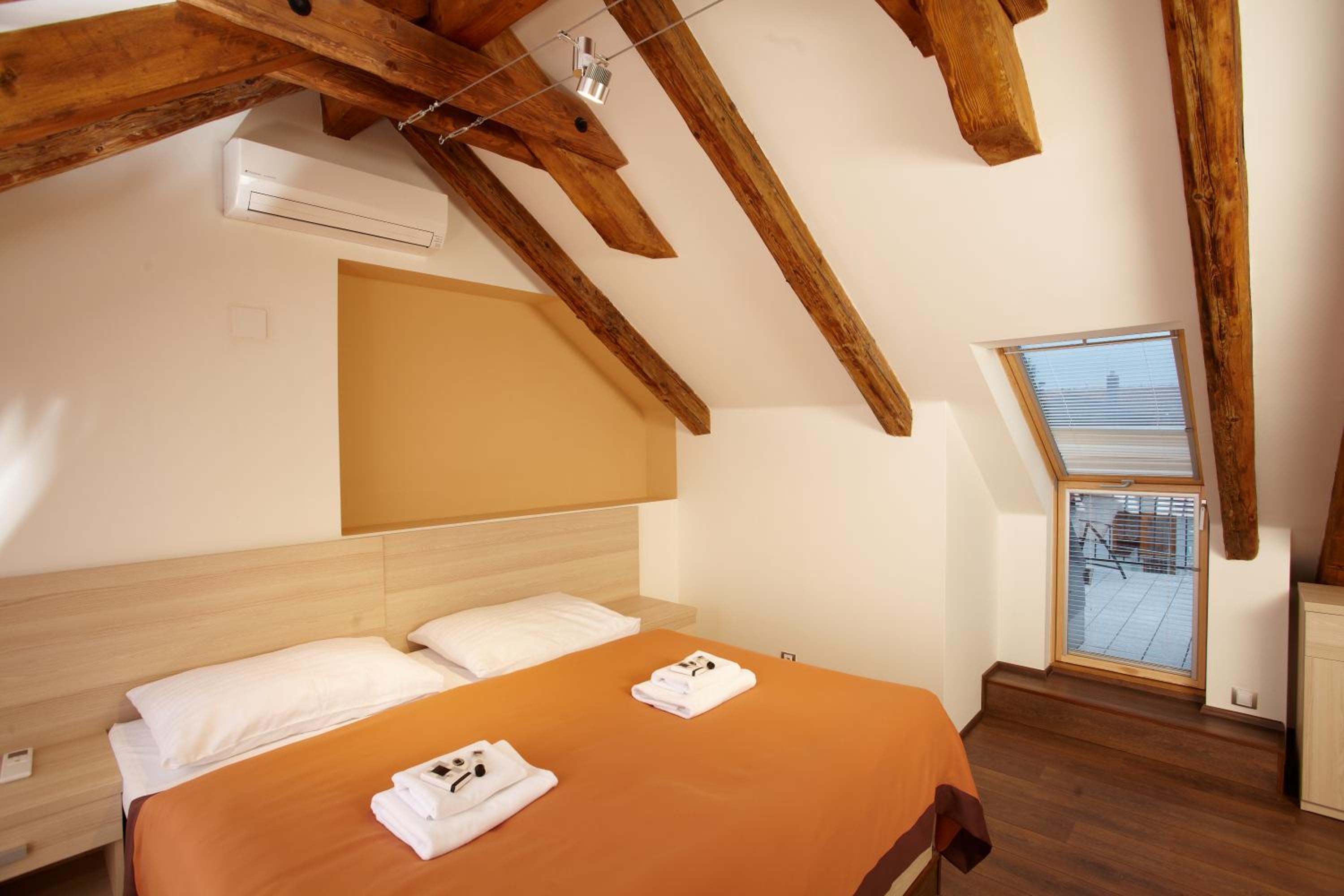 One-Bedroom Apartment with Terrace - Split Level - Photo 1