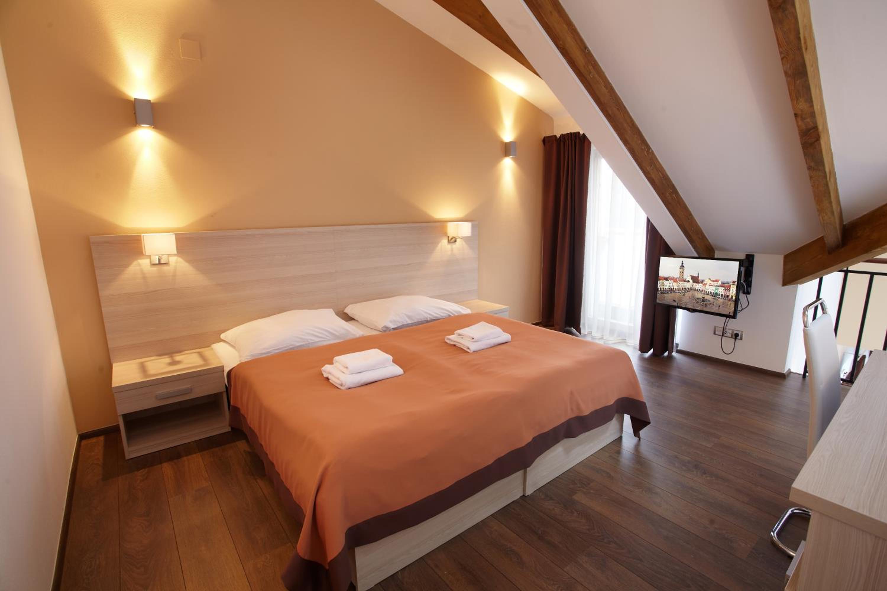 One-Bedroom Apartment with Terrace - Split Level - Photo 2
