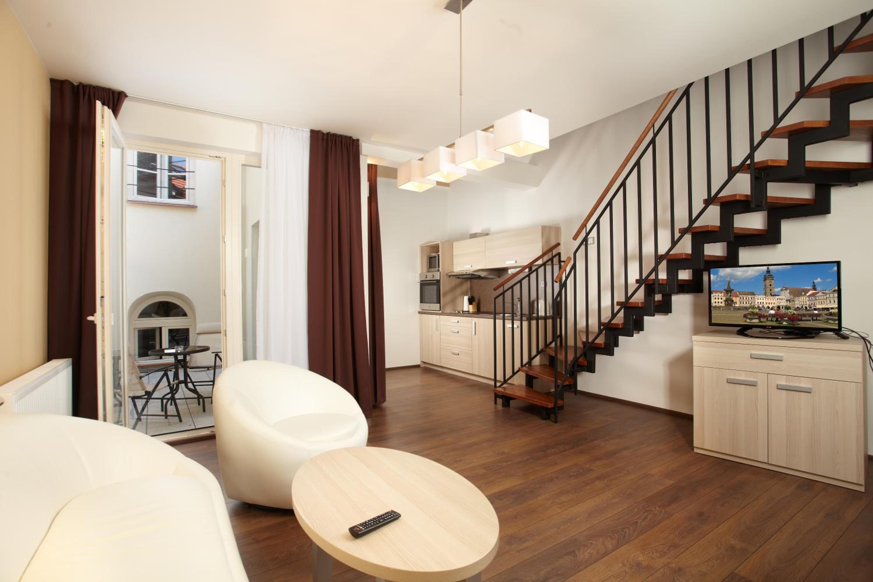 One-Bedroom Apartment with Terrace - Split Level - Photo 5