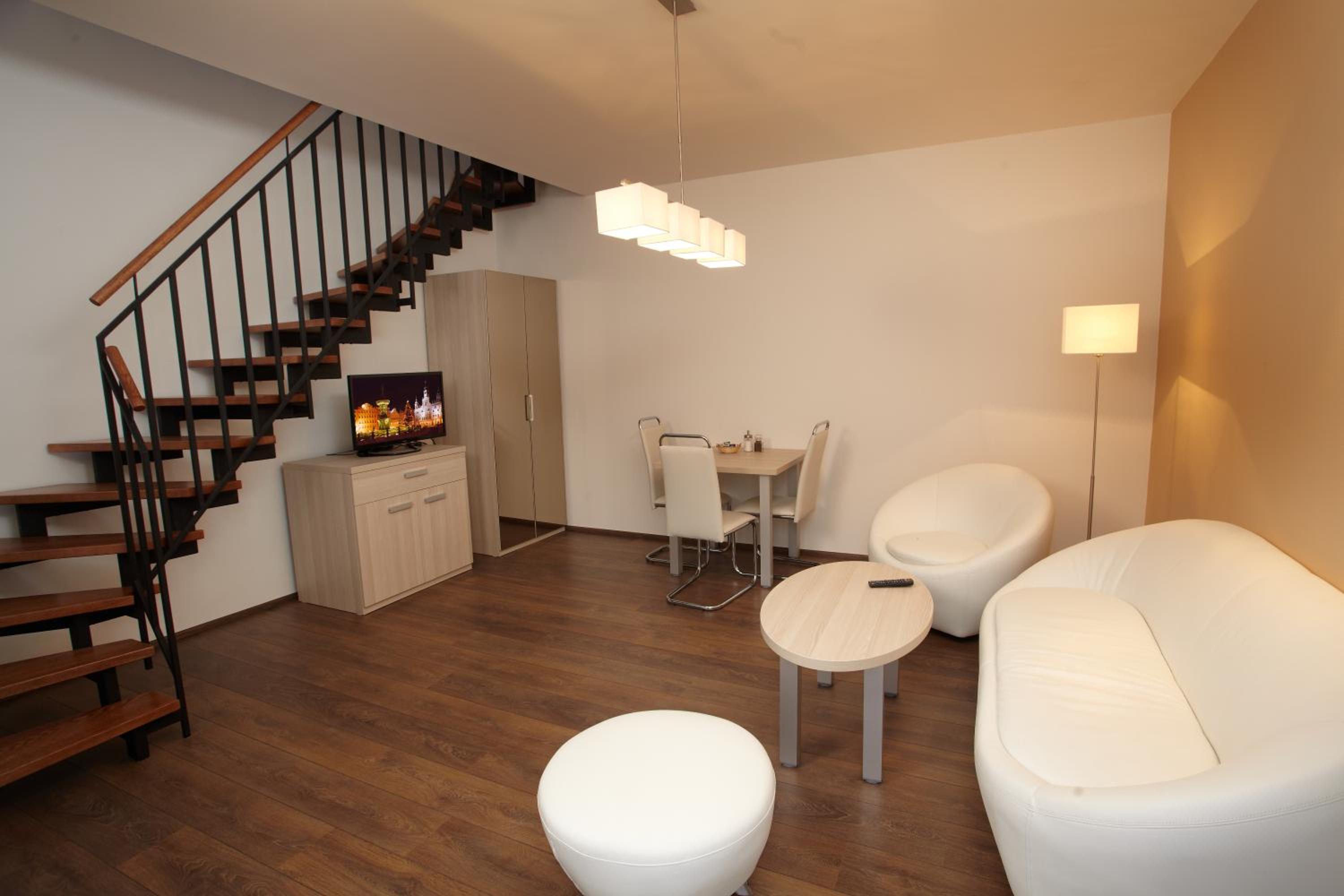 One-Bedroom Apartment with Terrace - Split Level - Photo 4