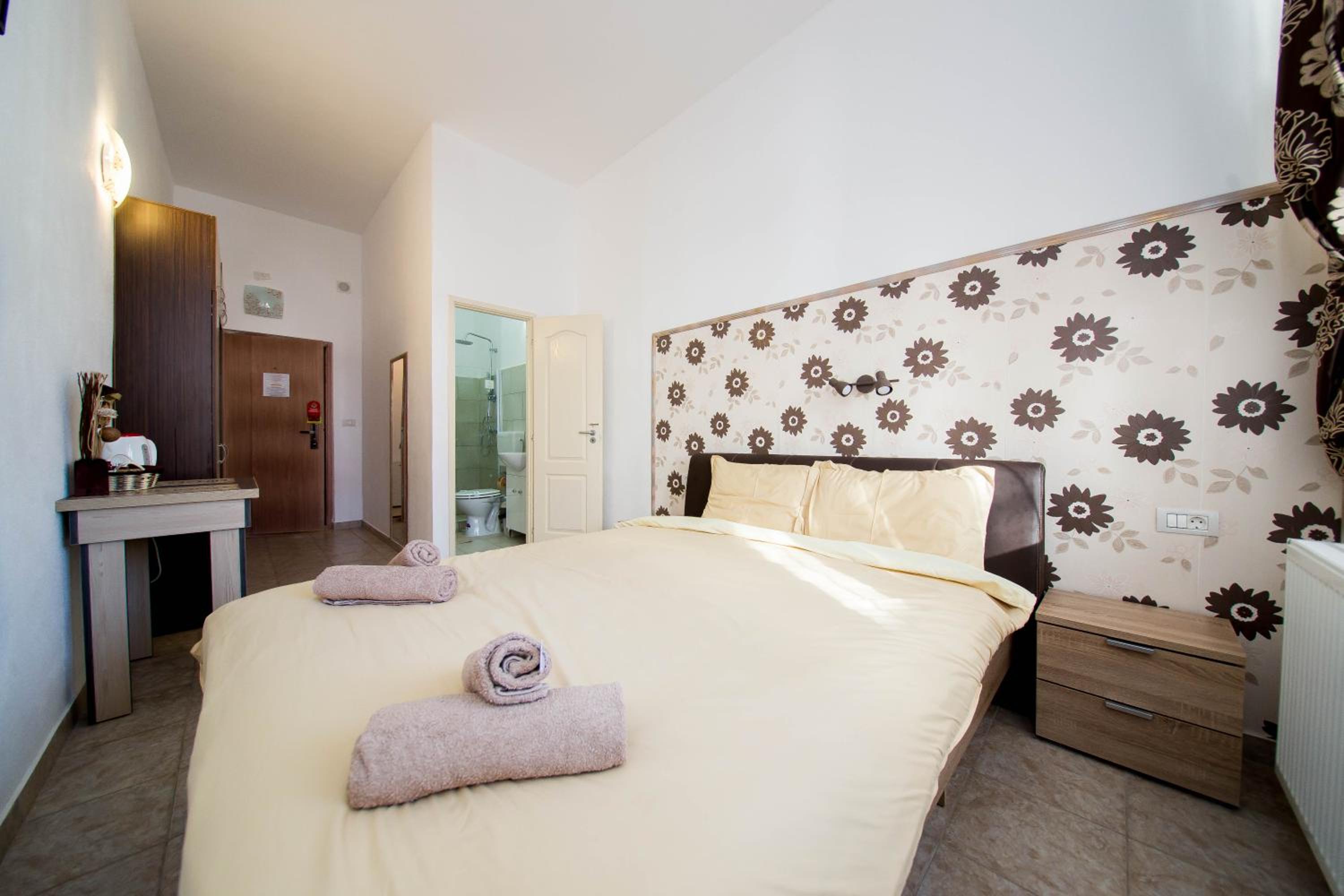 Double Room - Photo 1