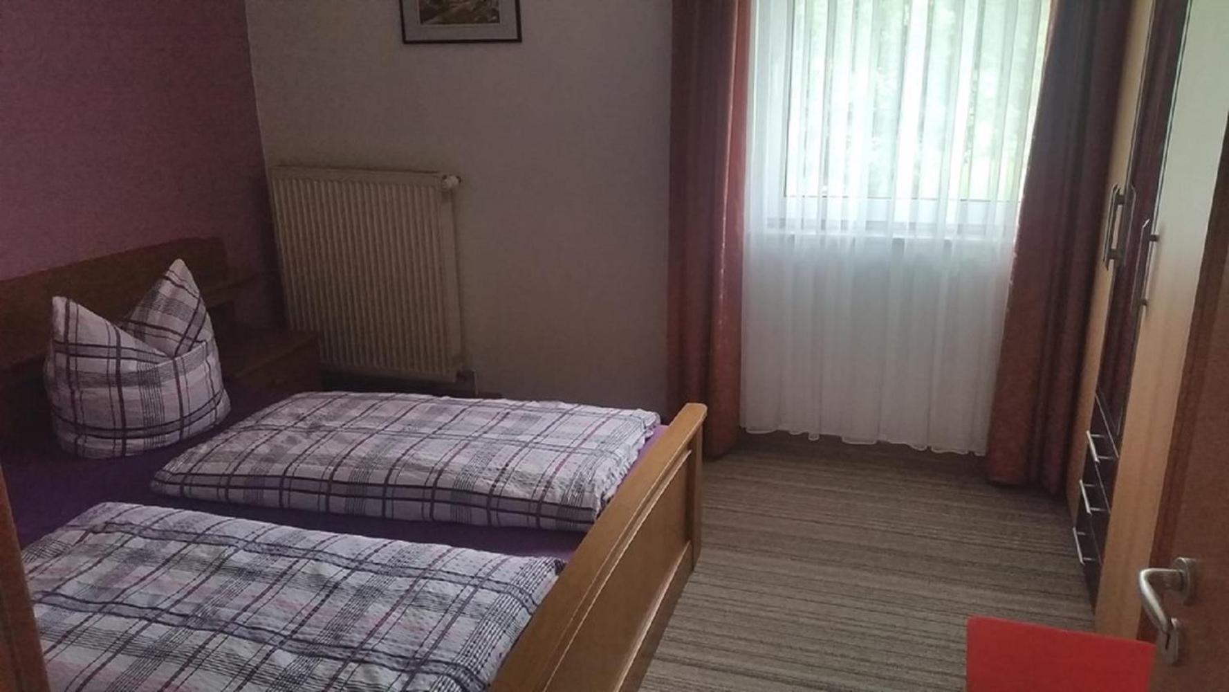 Six-Bedroom House photo 2