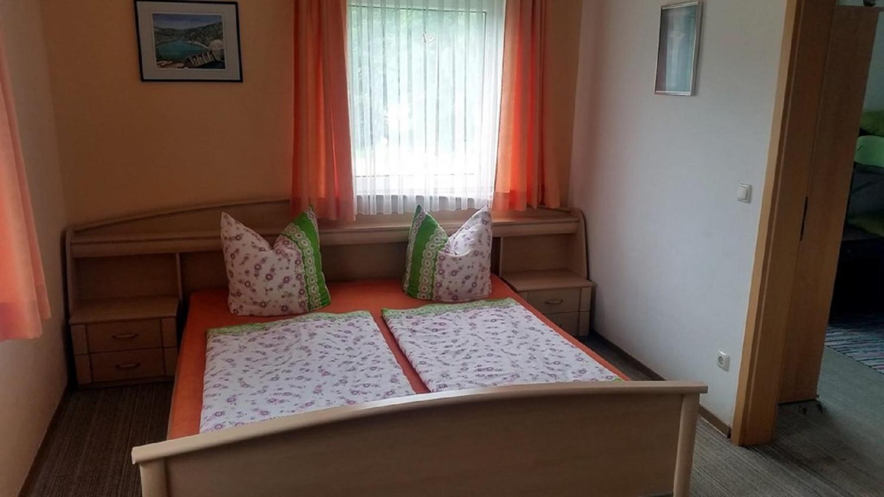 Six-Bedroom House photo 1