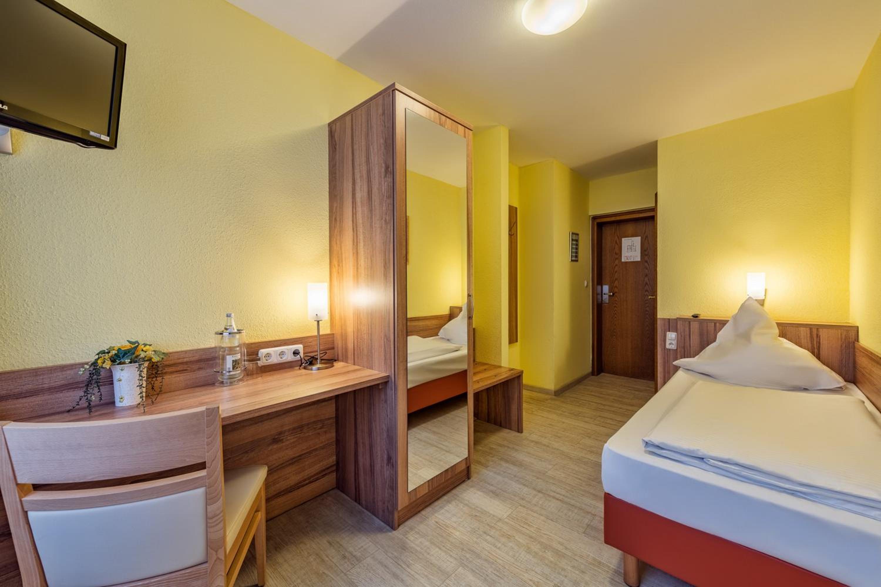 Single Room photo 3