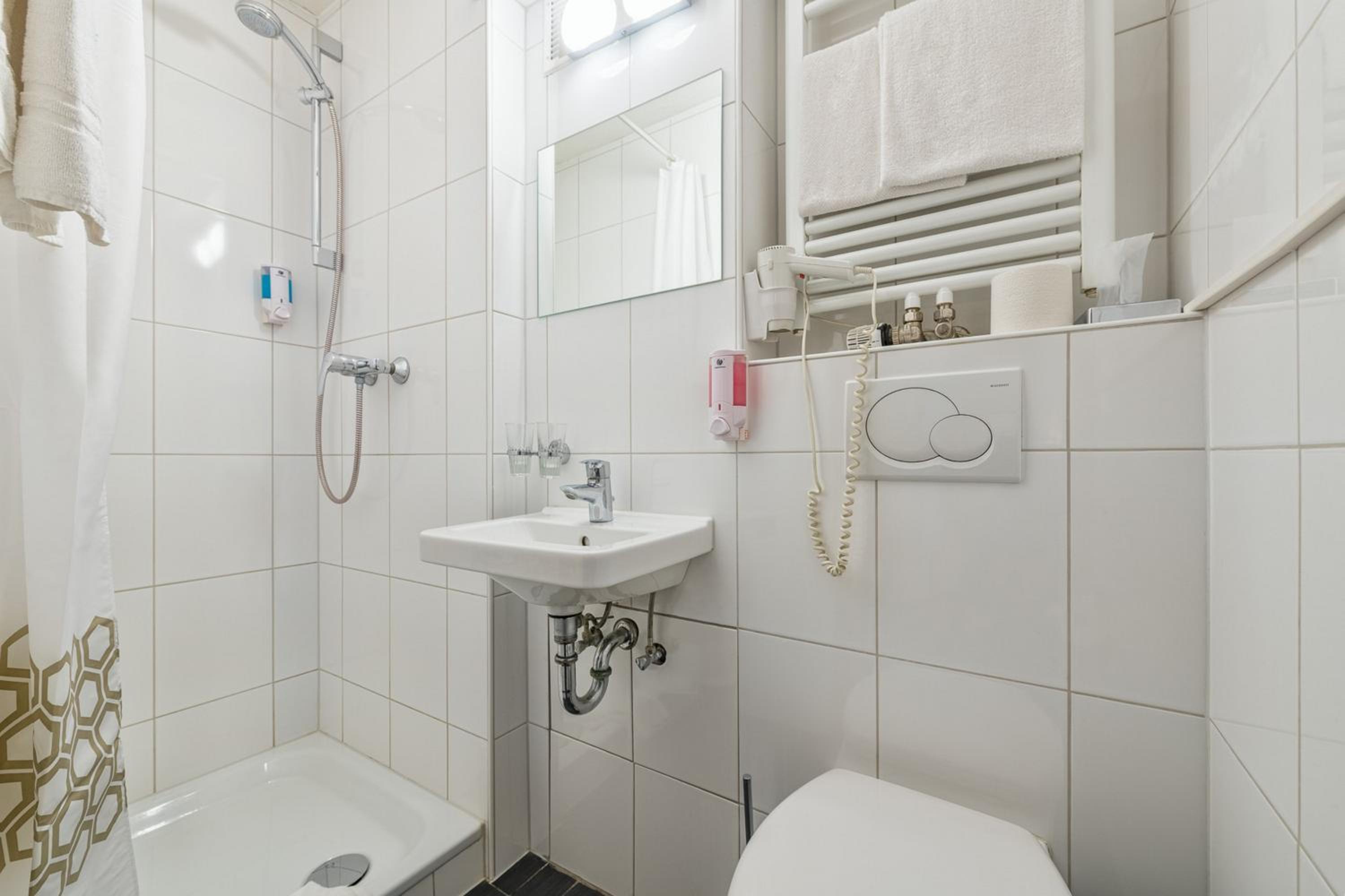 Double Room - Photo 10