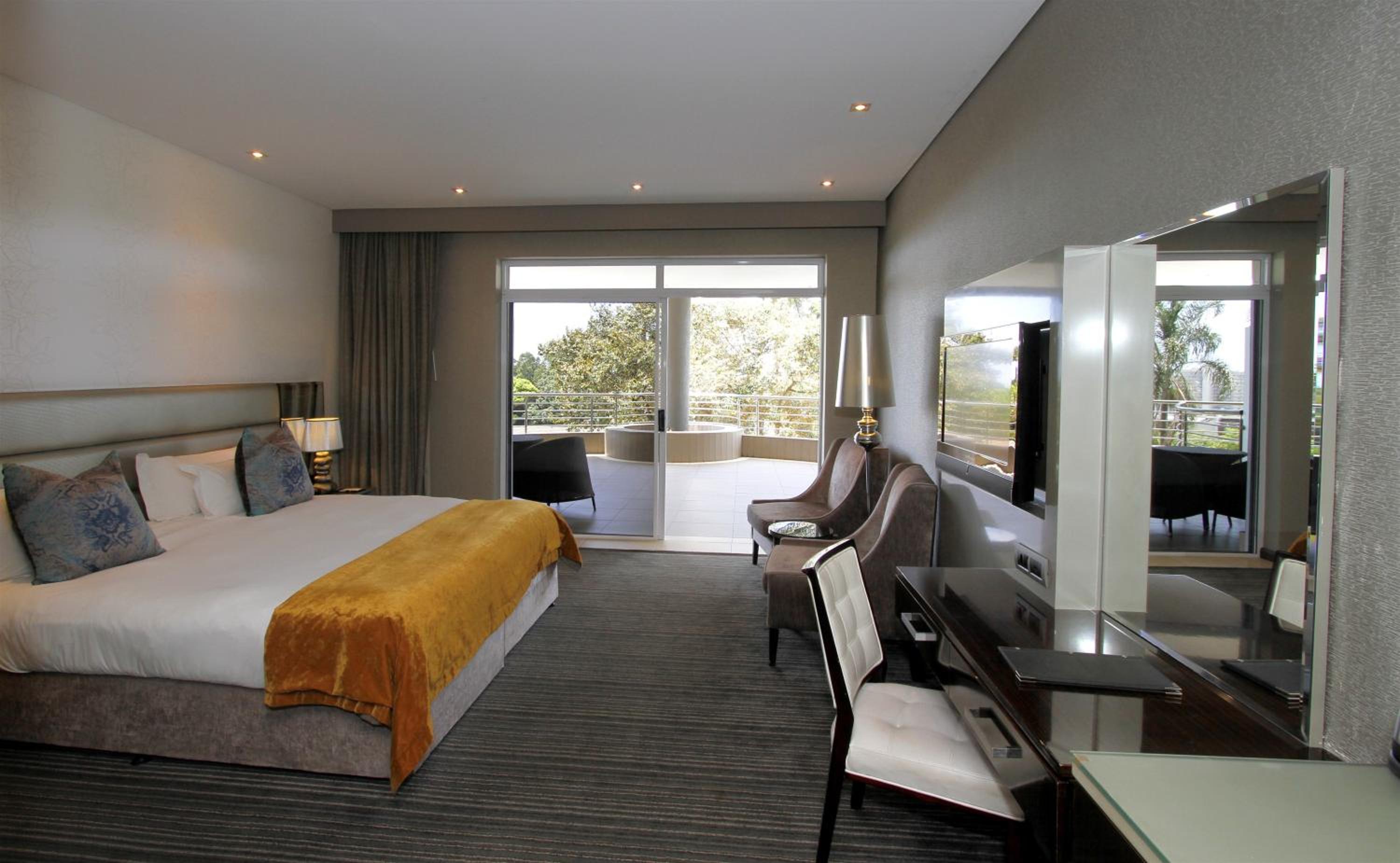 Deluxe Room with Balcony photo 1