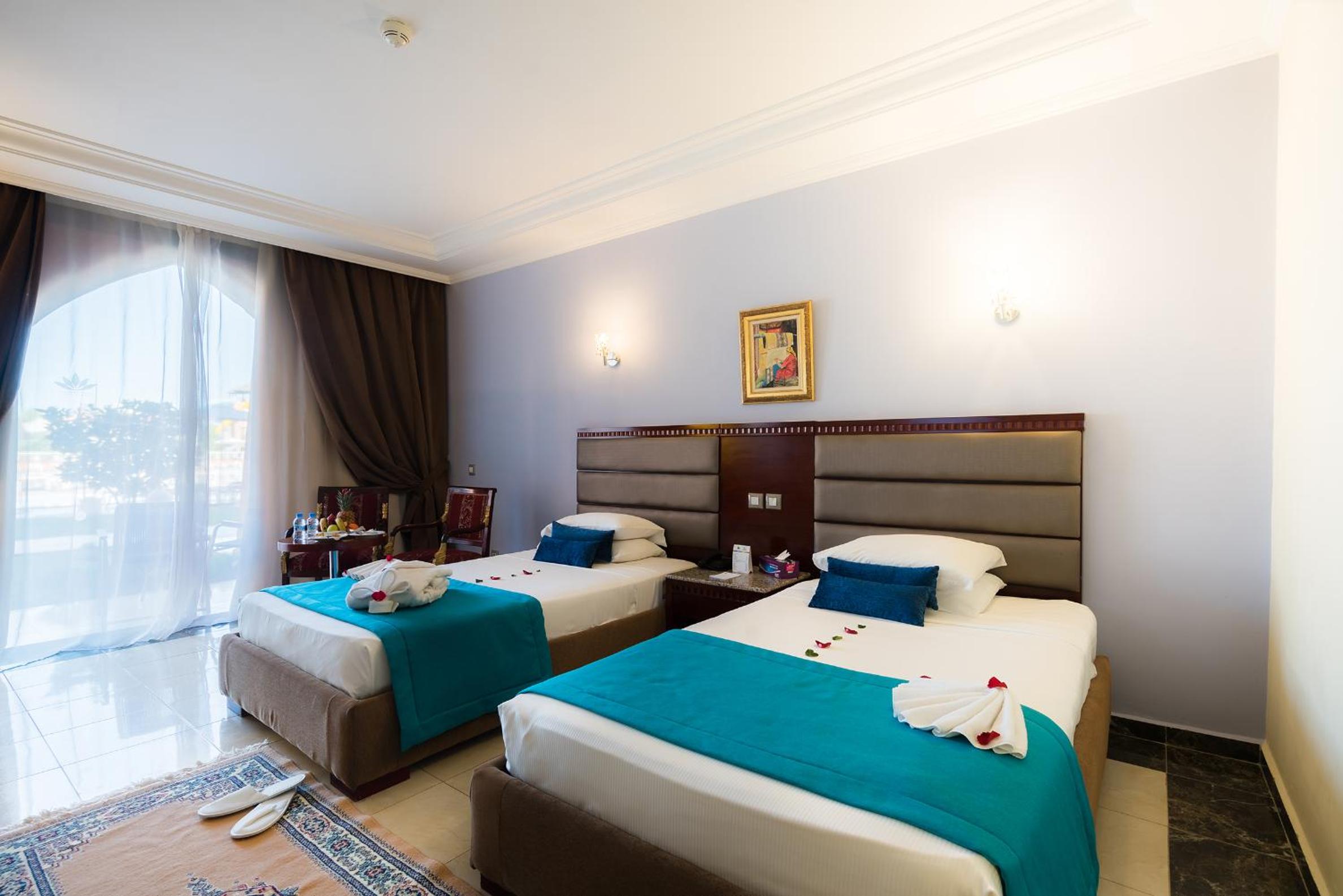 Deluxe with One Twin Bed and 2 Adults Occupancy (Non Smoking)