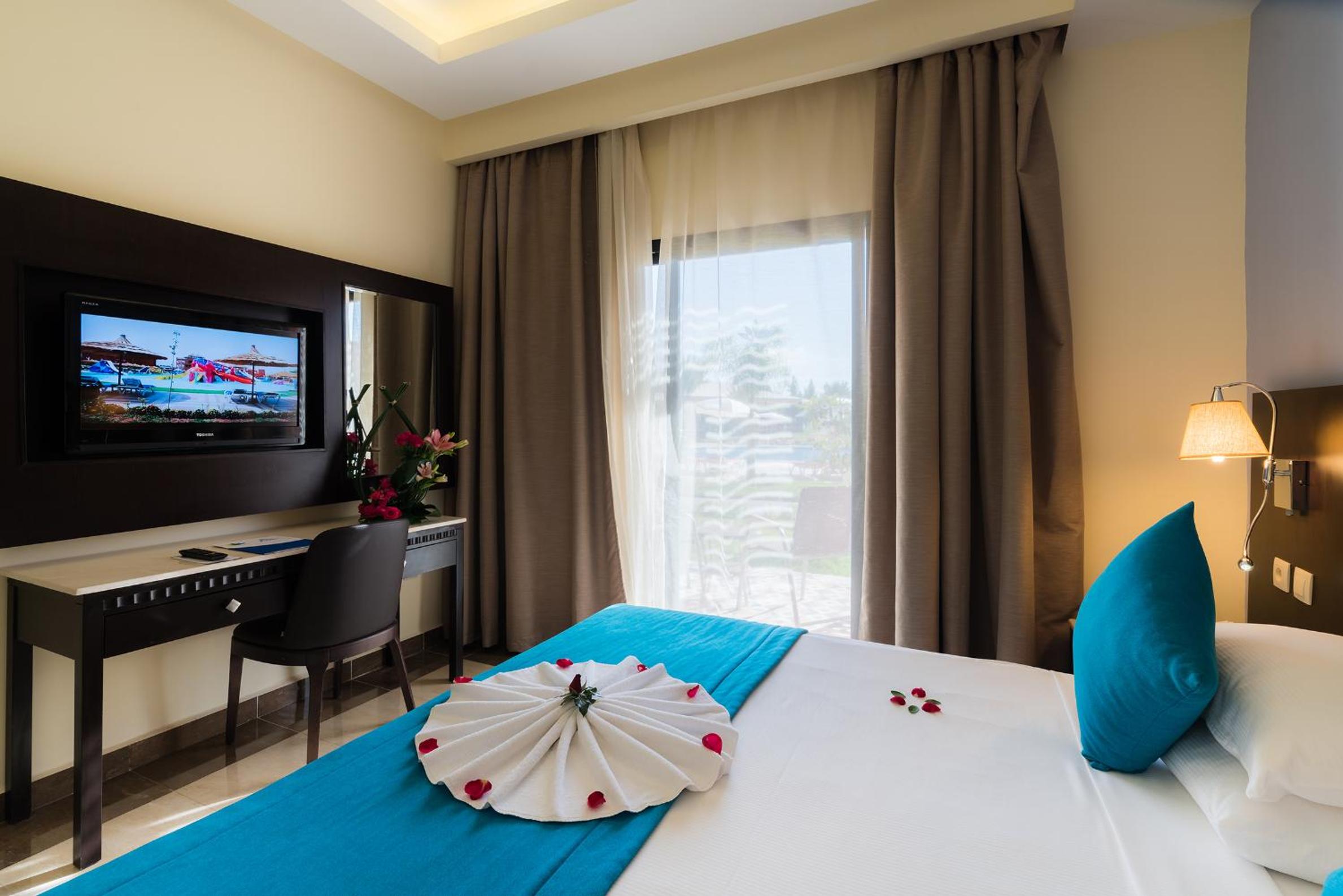 Deluxe Double Room with One Double Bed and 2 Adults Occupancy (Non Smoking)