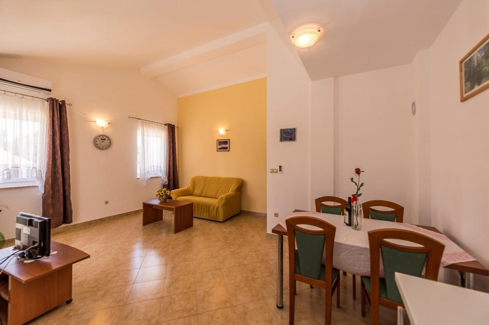 Apartment with Balcony photo 1